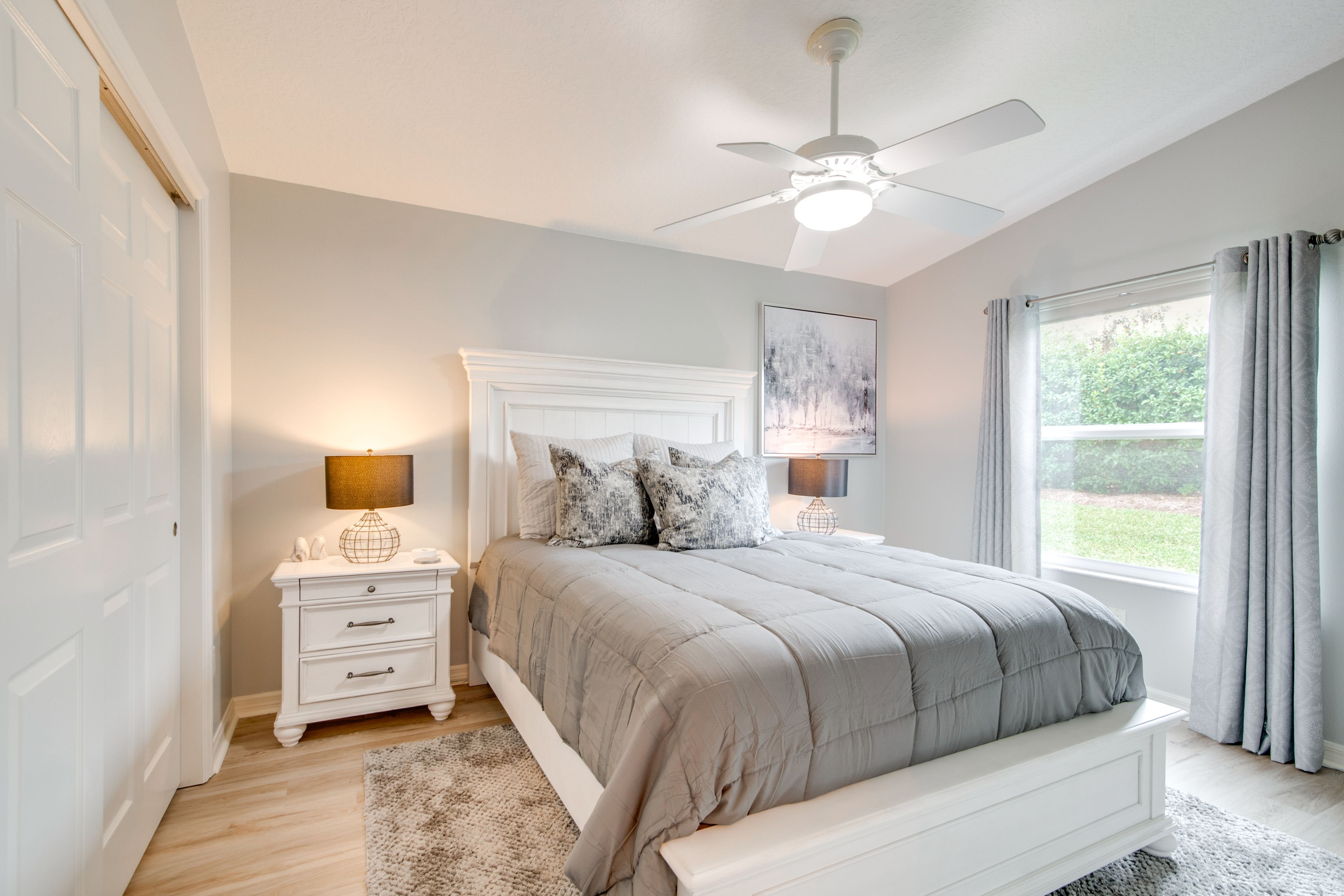 Bedroom 2 | Queen Bed | Smart TV