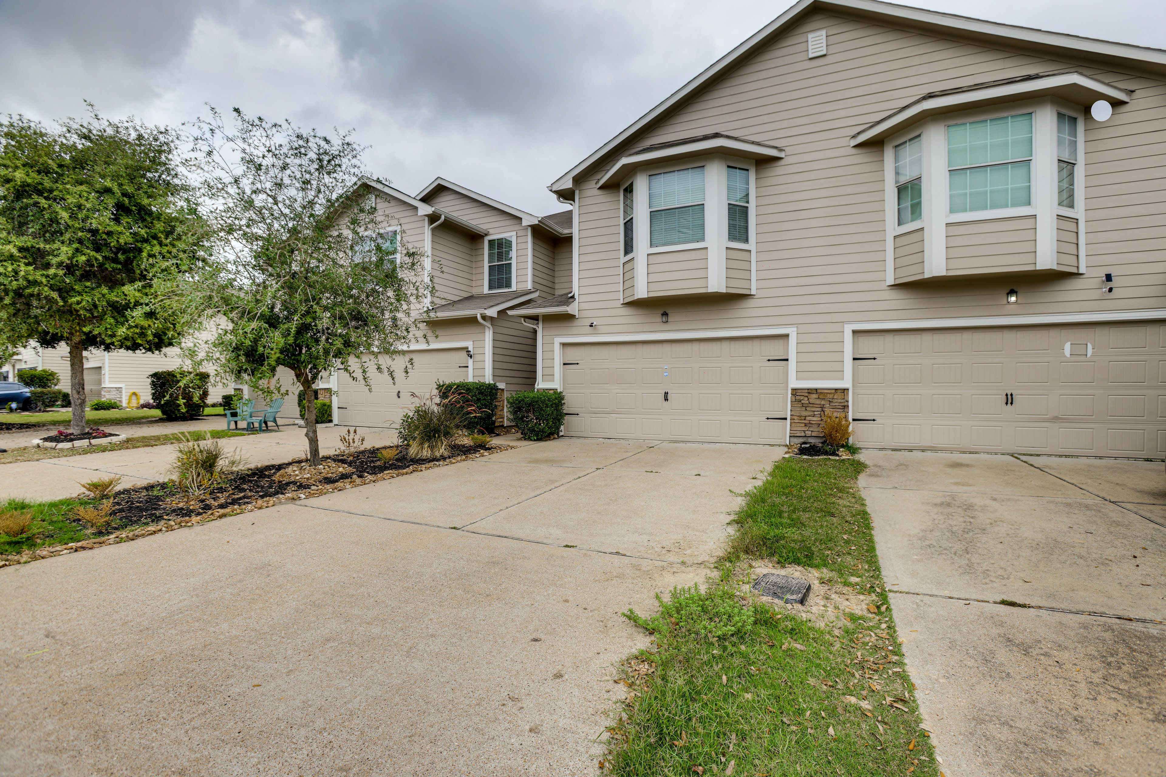 Parking | Driveway (2 Vehicles)