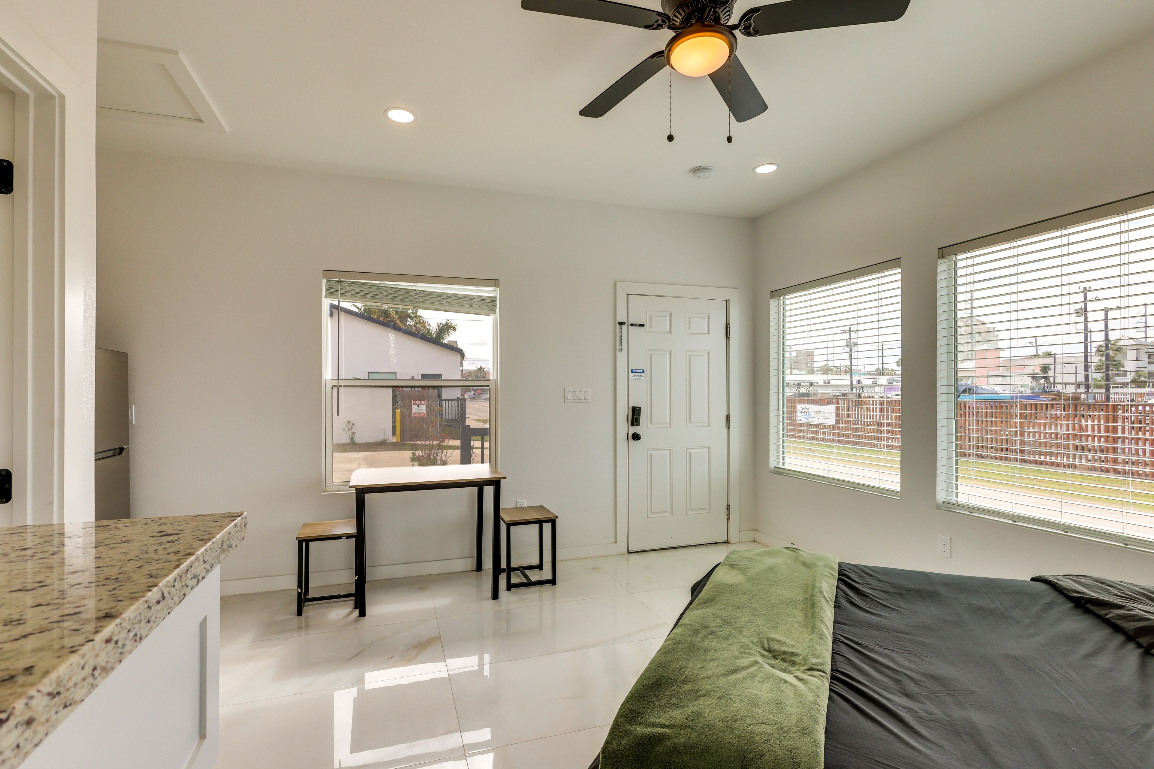 Dining Area | Dishware/Flatware Provided