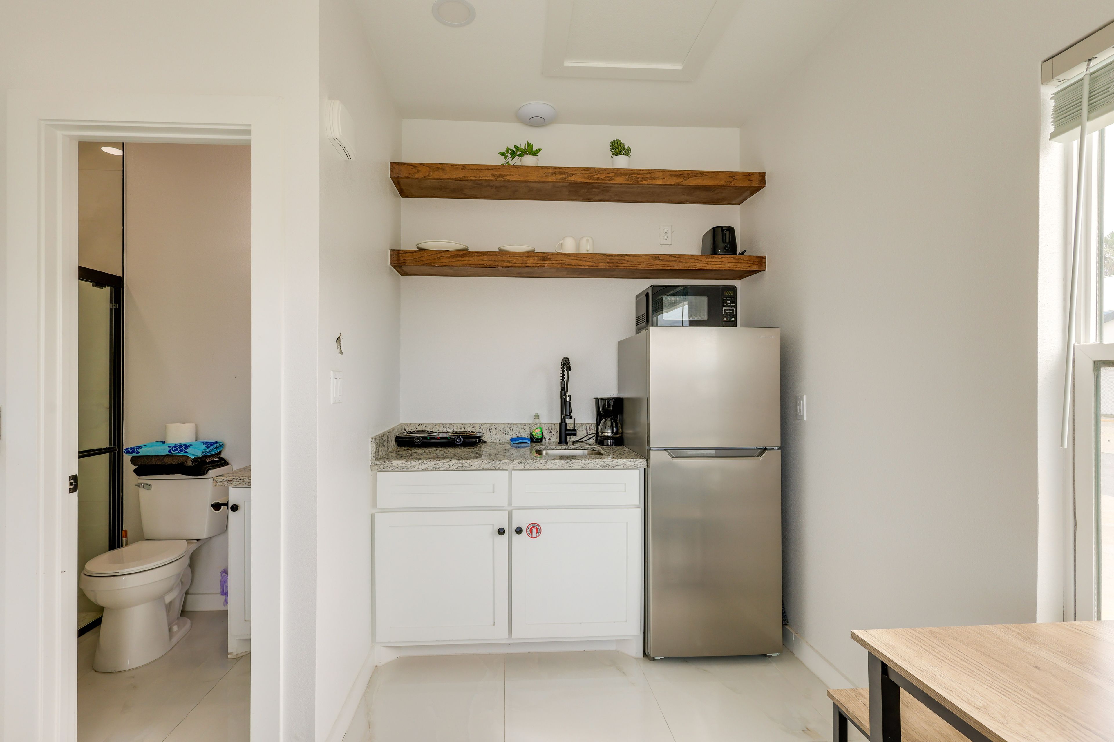 Kitchenette | Hot Plate | Toaster