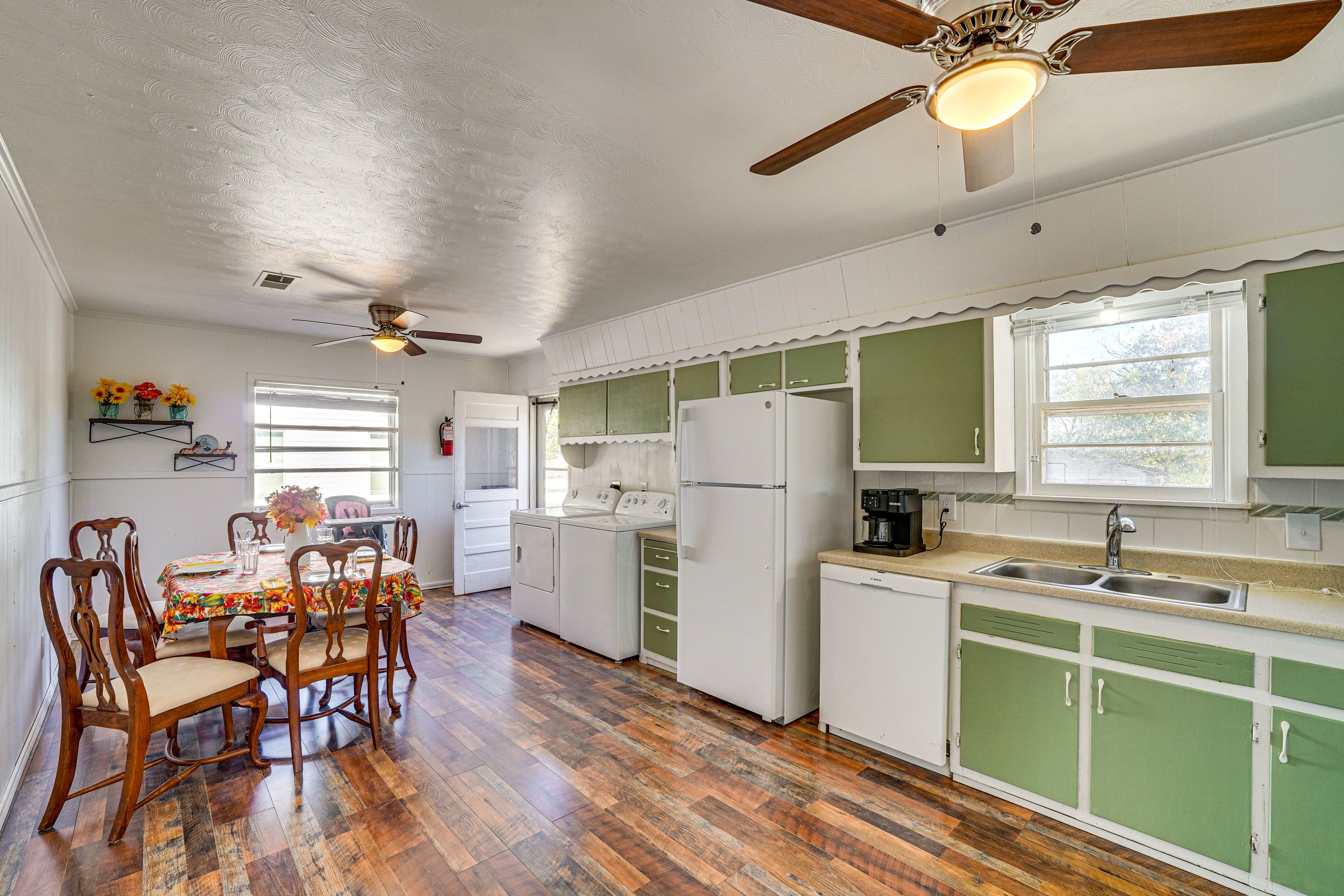 Kitchen & Dining Area | Drip & Keurig Combo Coffee Maker | Washer & Dryer