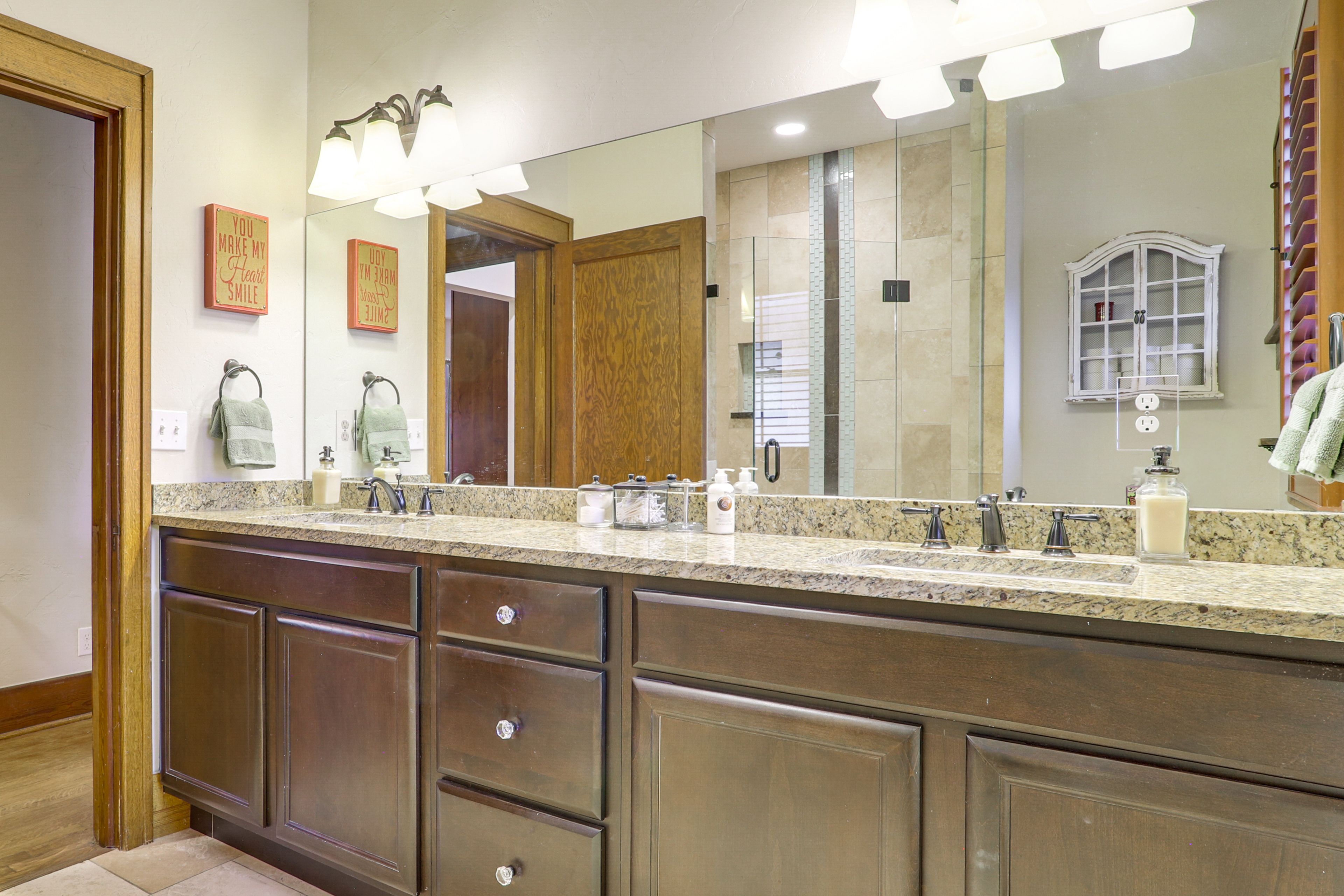 Full Bathroom | Main Floor