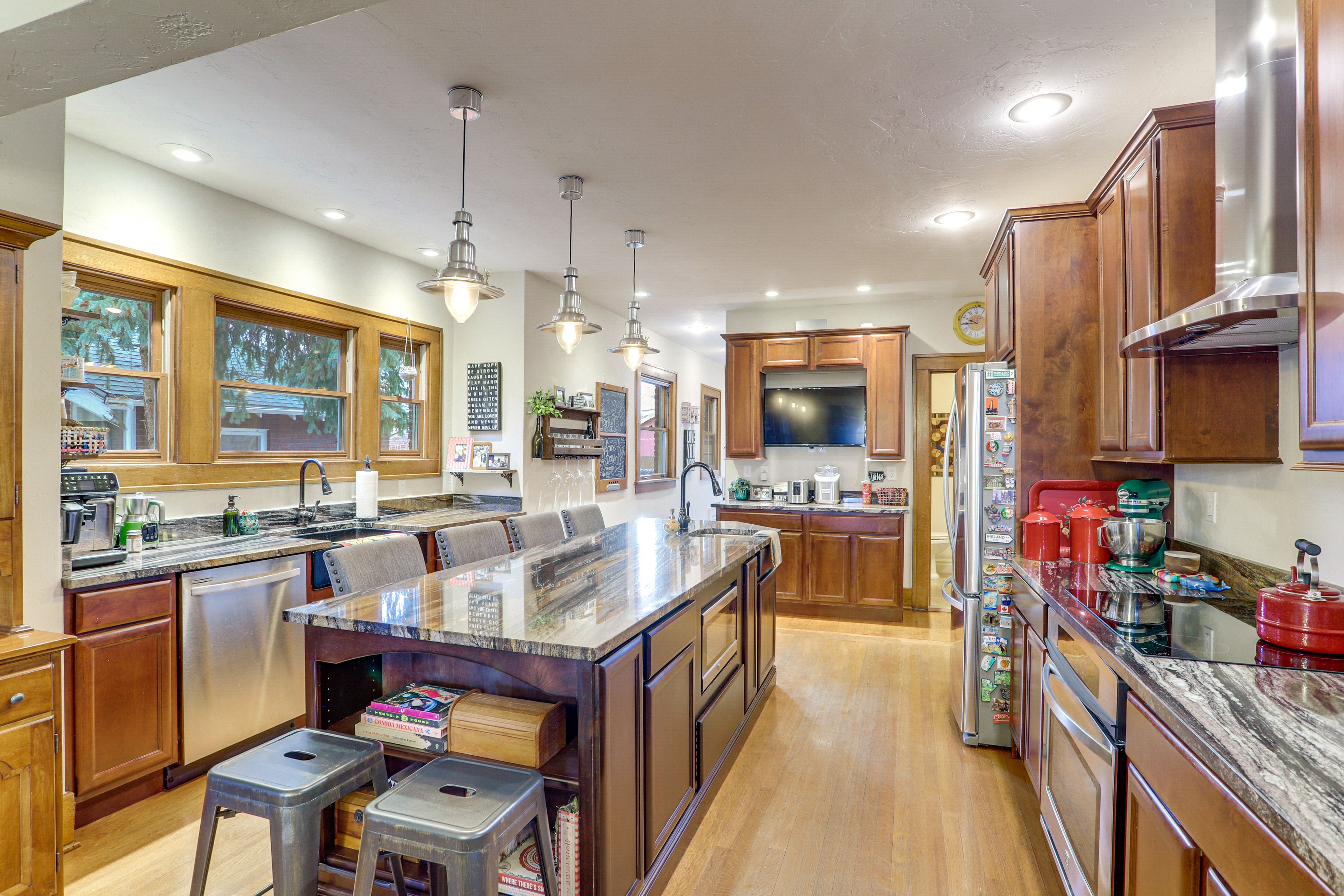 Kitchen | Breakfast Bar