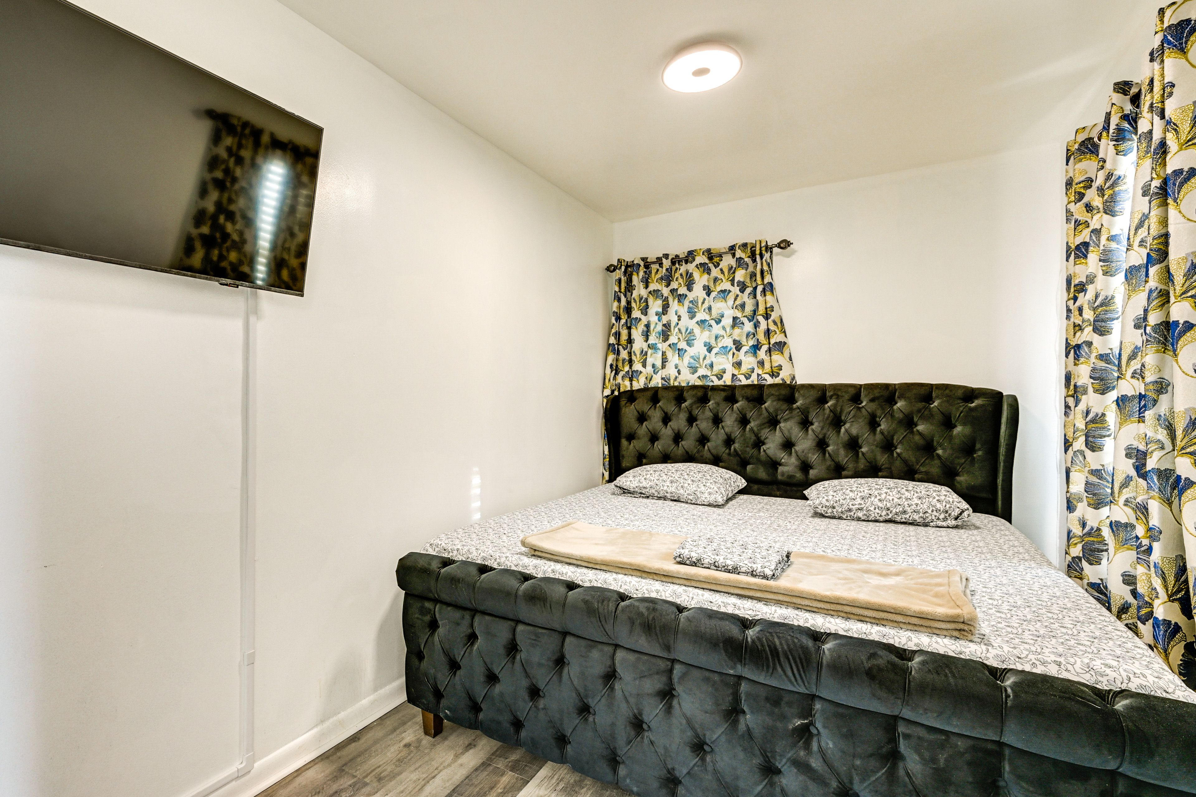 Bedroom 2 | King Bed