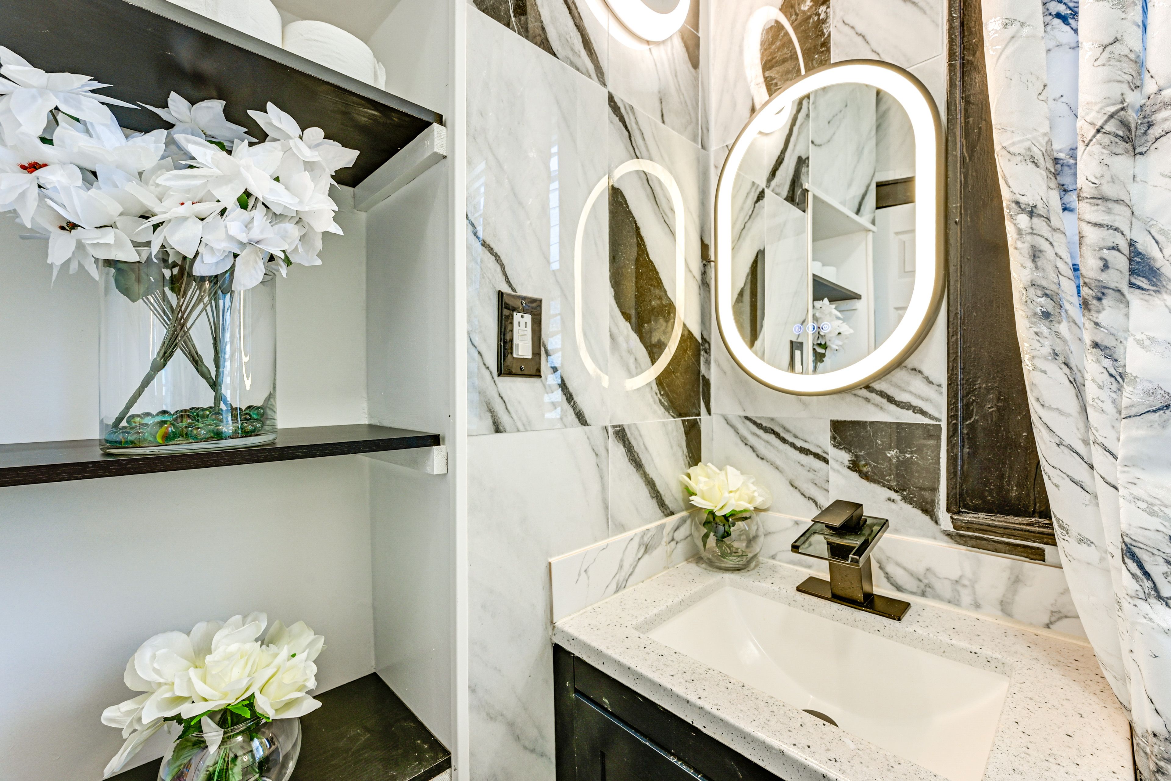 Full Bathroom | Towels Provided | Complimentary Toiletries