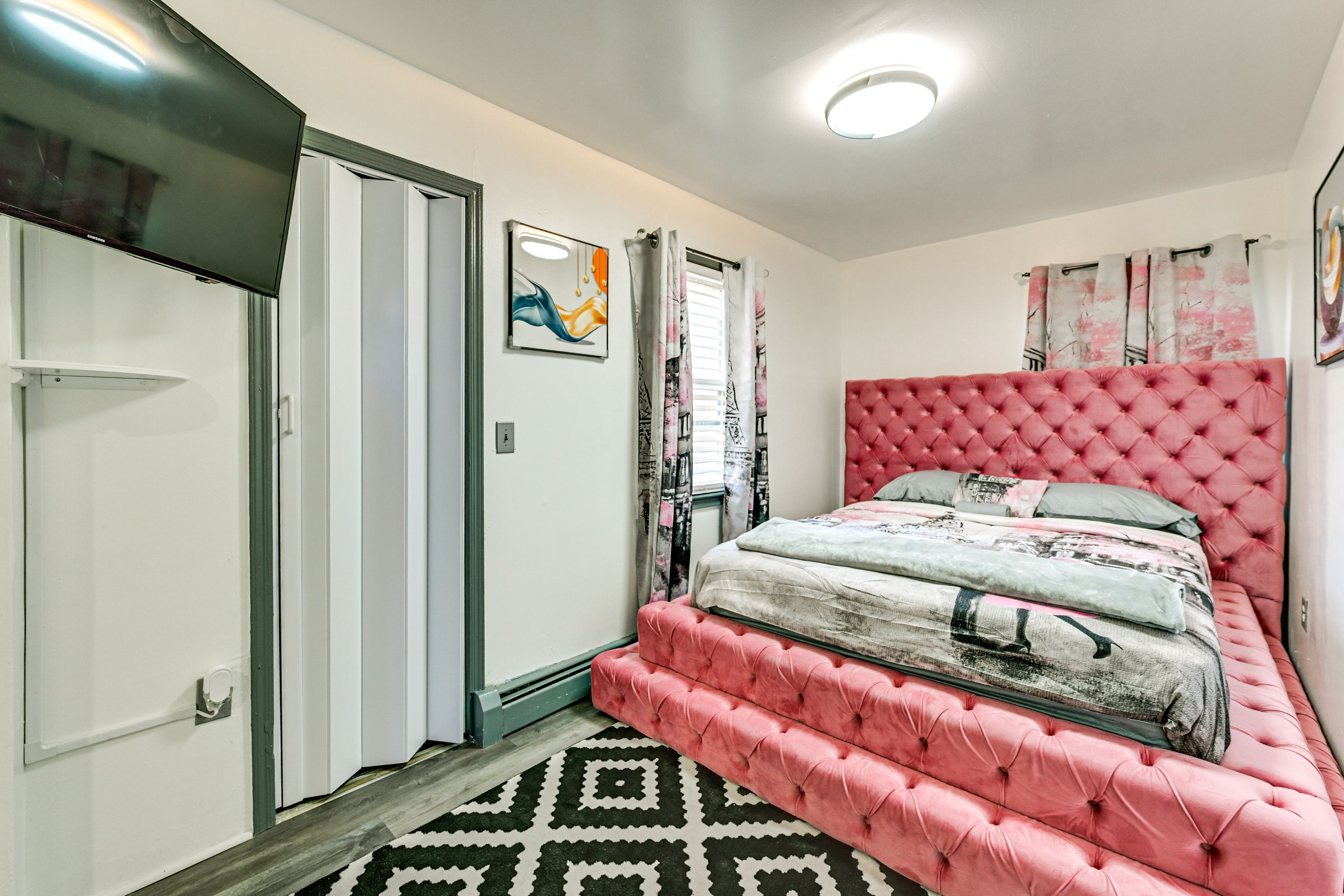 Bedroom 1 | Queen Bed