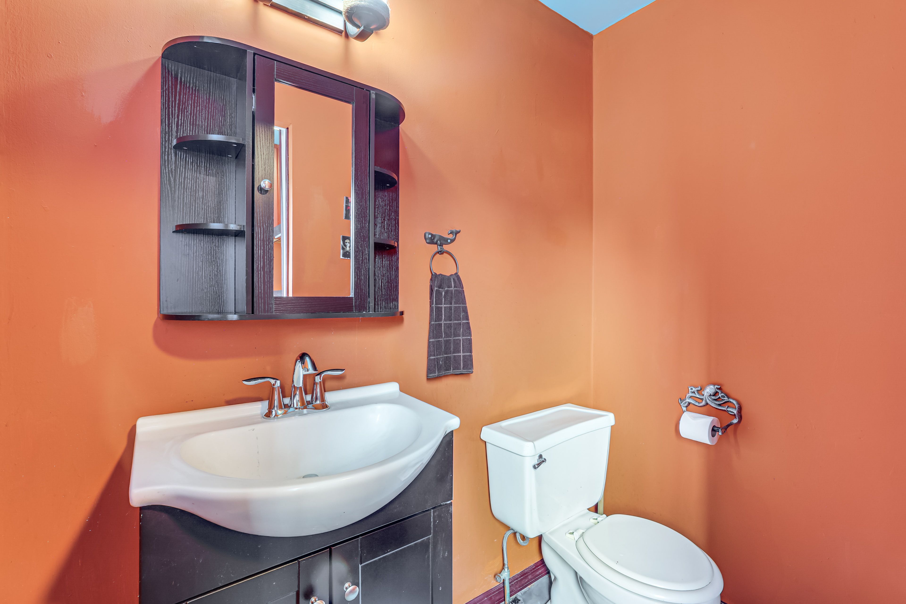 Half Bathroom | 1st Floor