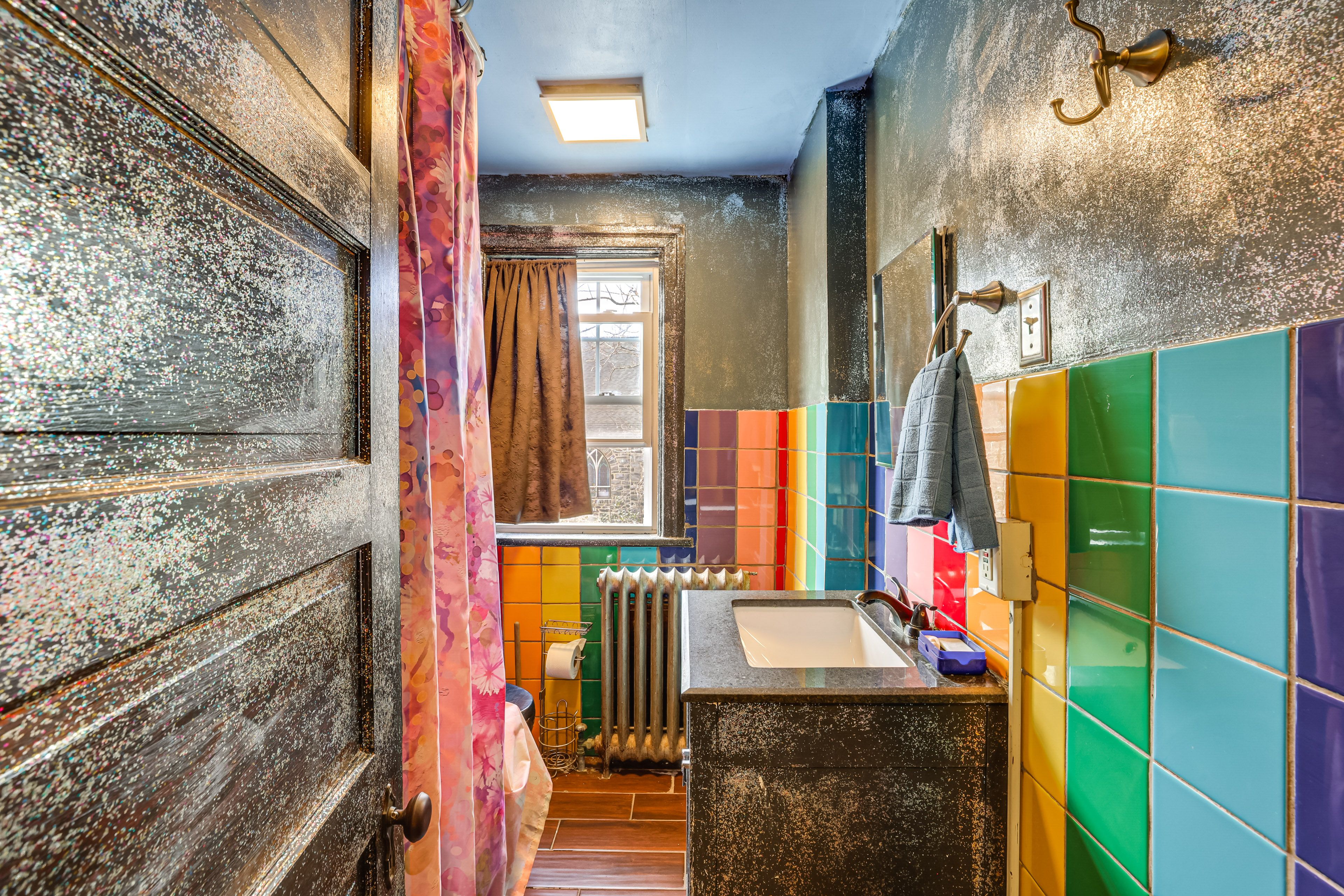 Full Bathroom | 2nd Floor