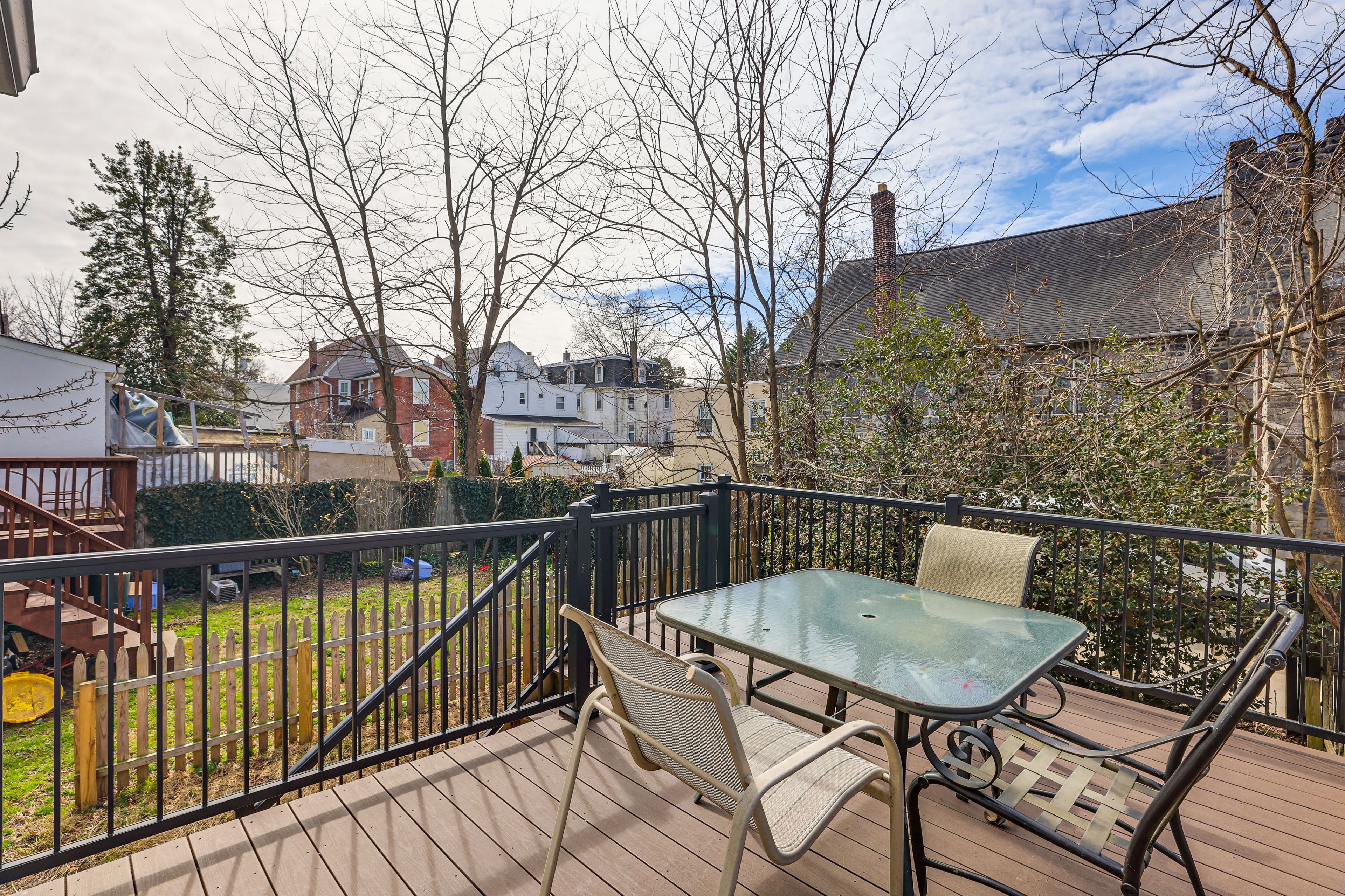 Private Deck & Yard | Outdoor Dining