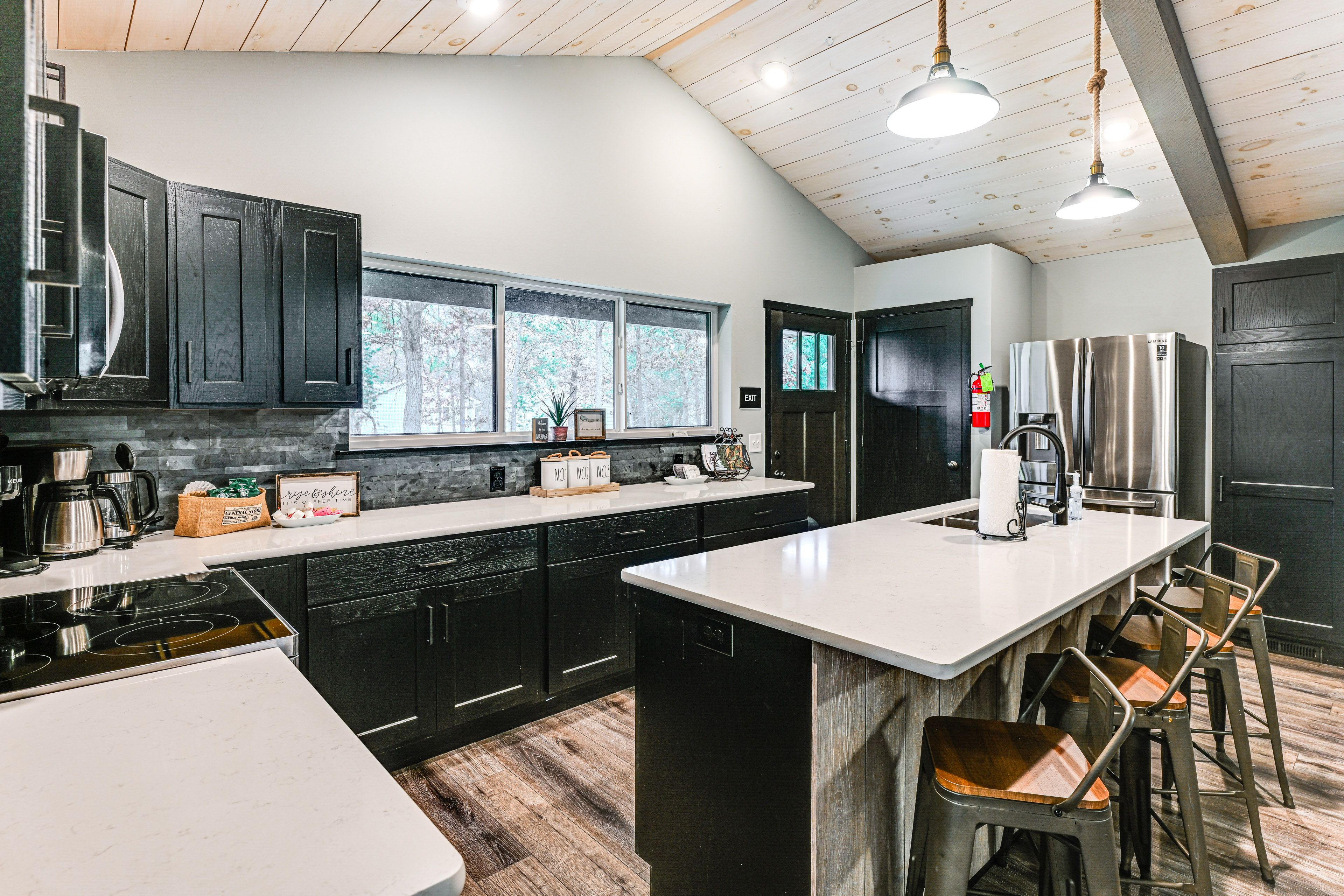 Kitchen | Blender | Toaster | Teapot 1st Floor