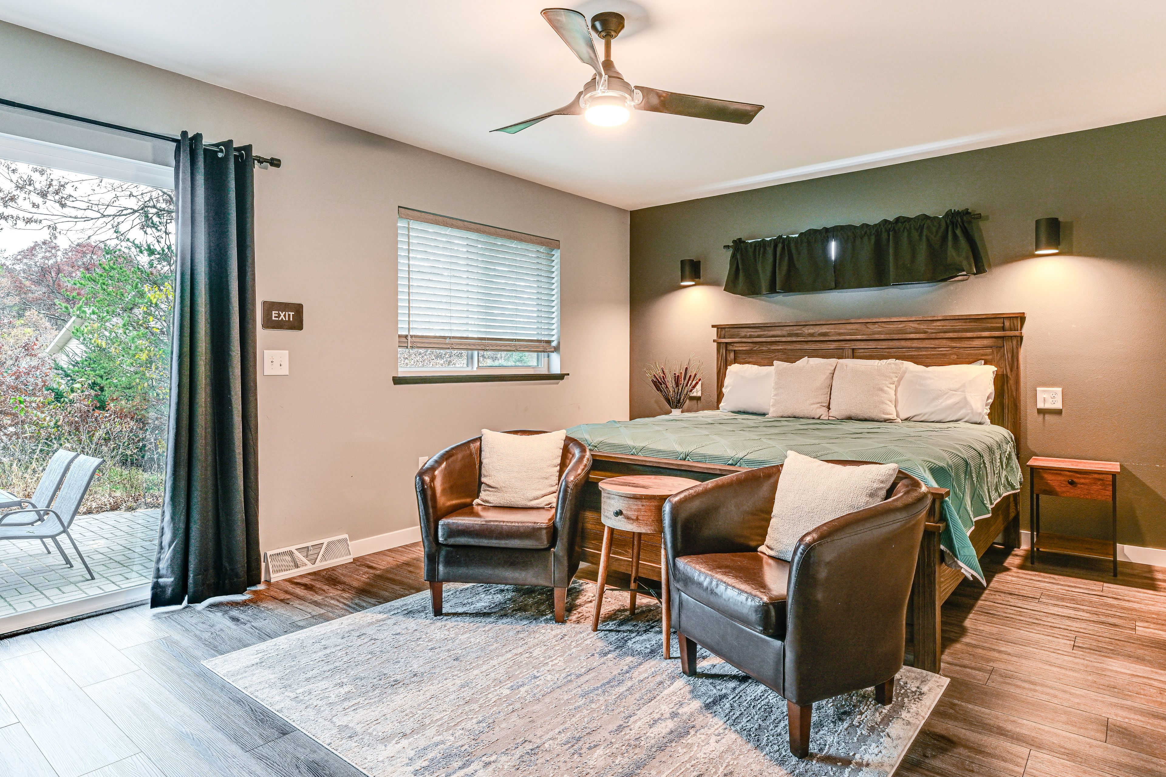 Bedroom 1 | King Bed | 1st Floor