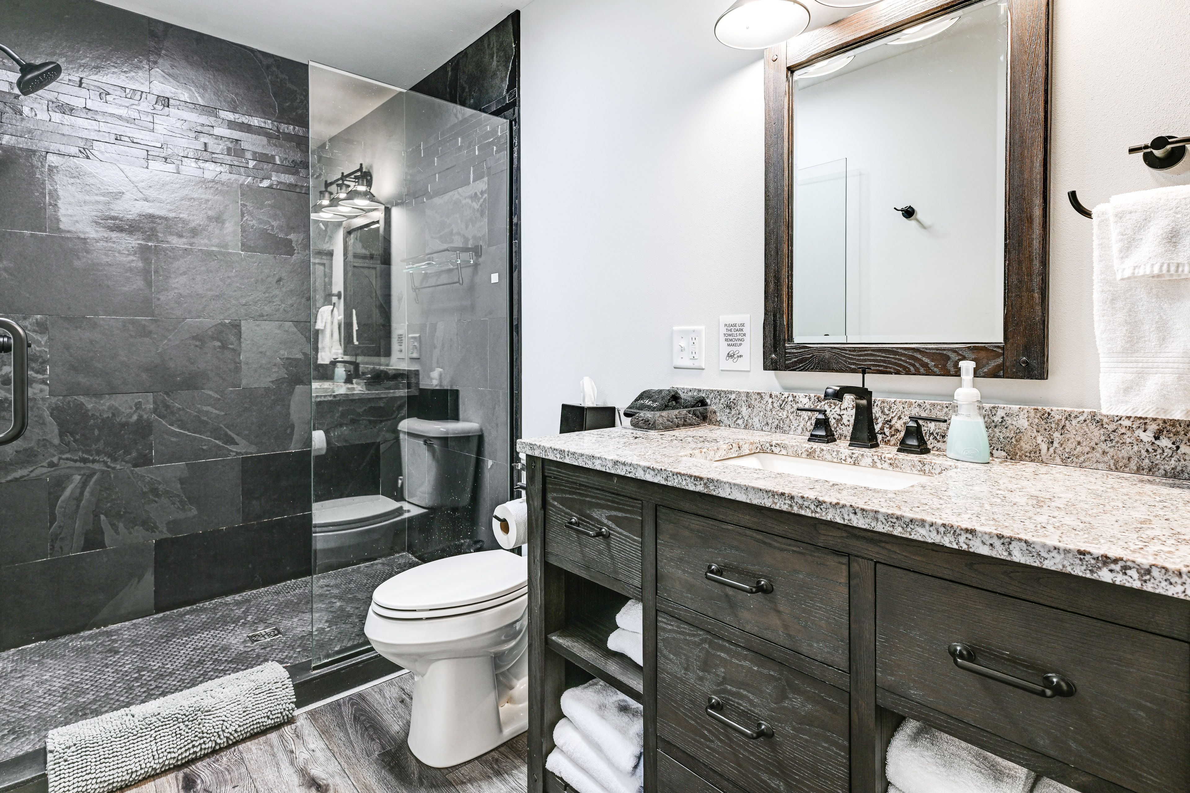 En-Suite Bathroom | 1st Floor