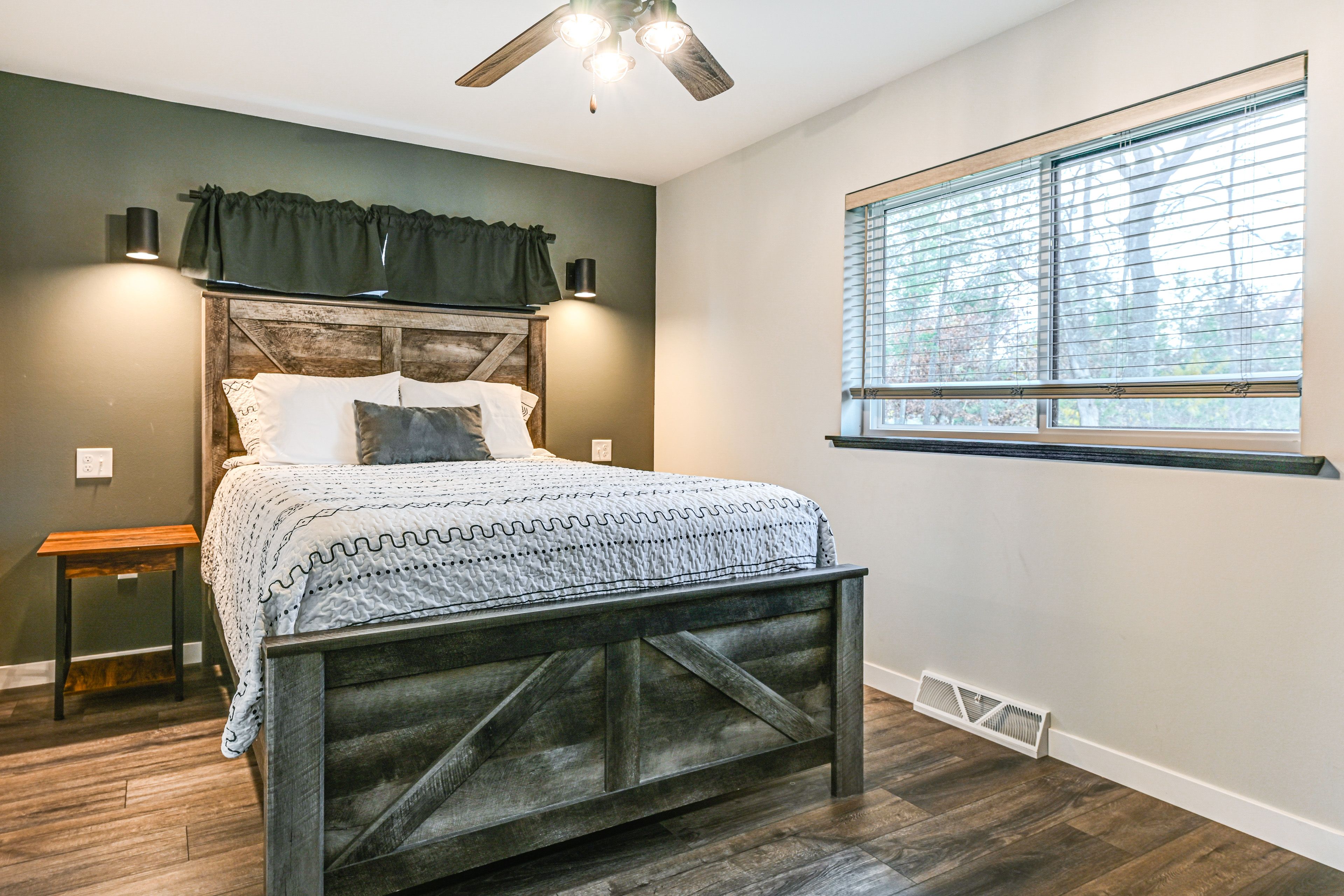 Bedroom 2 | Queen Bed | 1st Floor