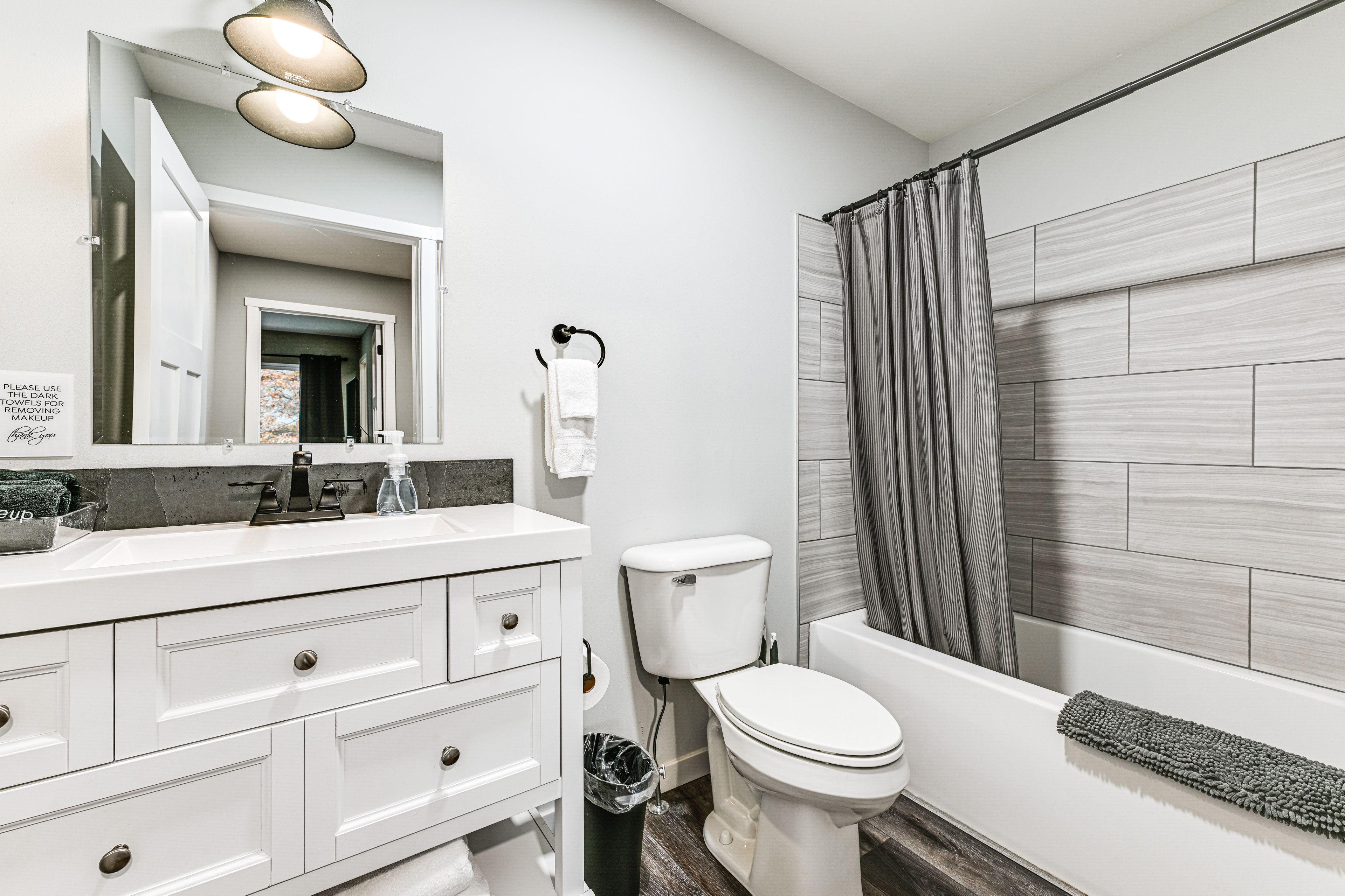 Full Bathroom | 1st Floor