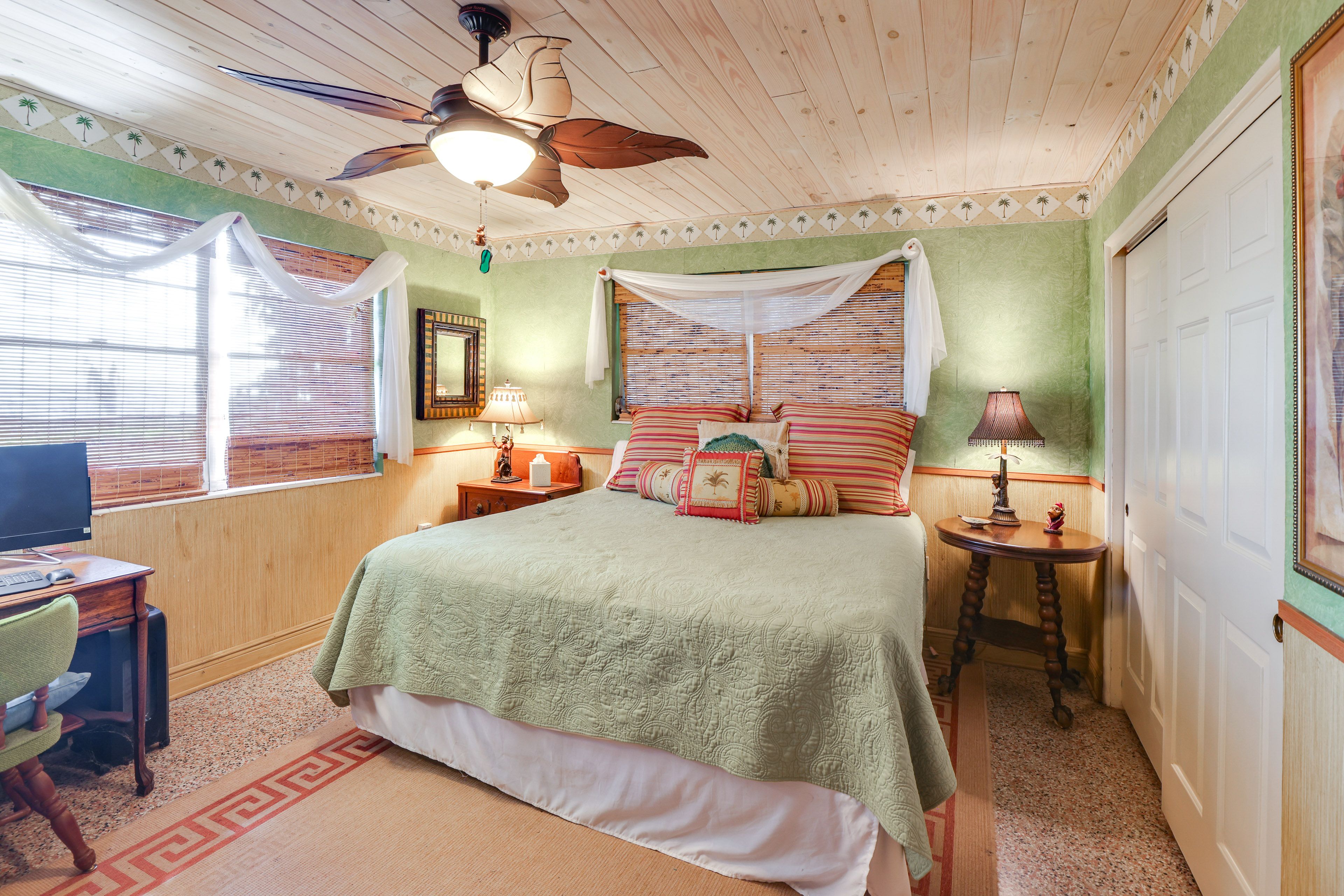 Bedroom 2 | King Bed