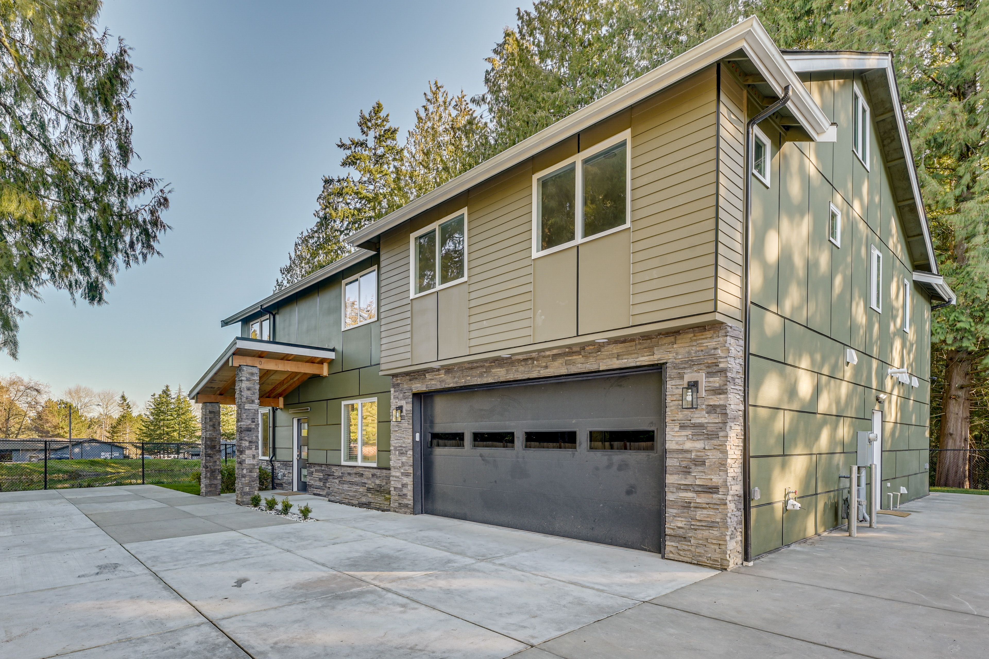 Parking | Driveway (10 Vehicles)