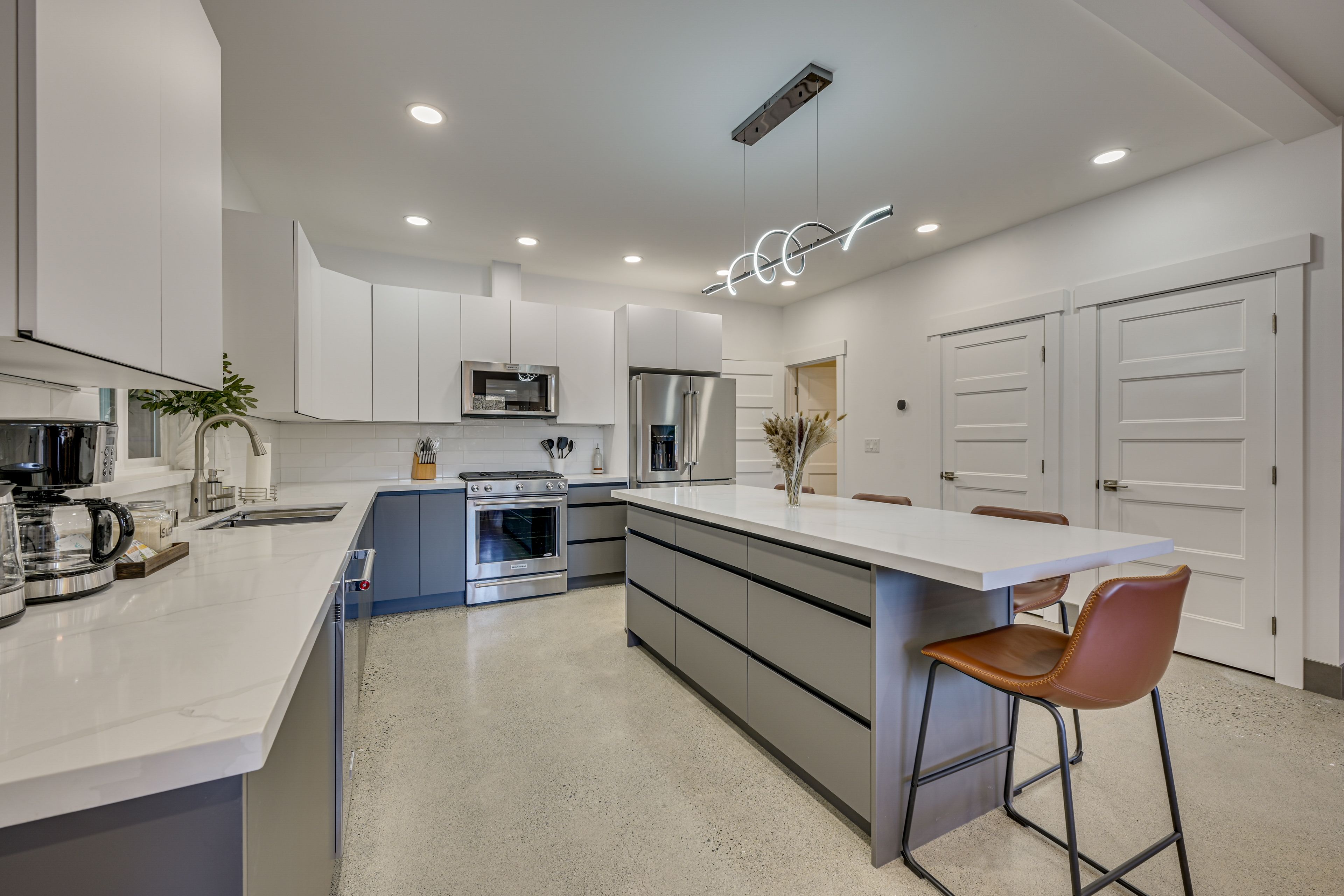 Kitchen | Dishwasher | Electric Kettle | 1st Floor