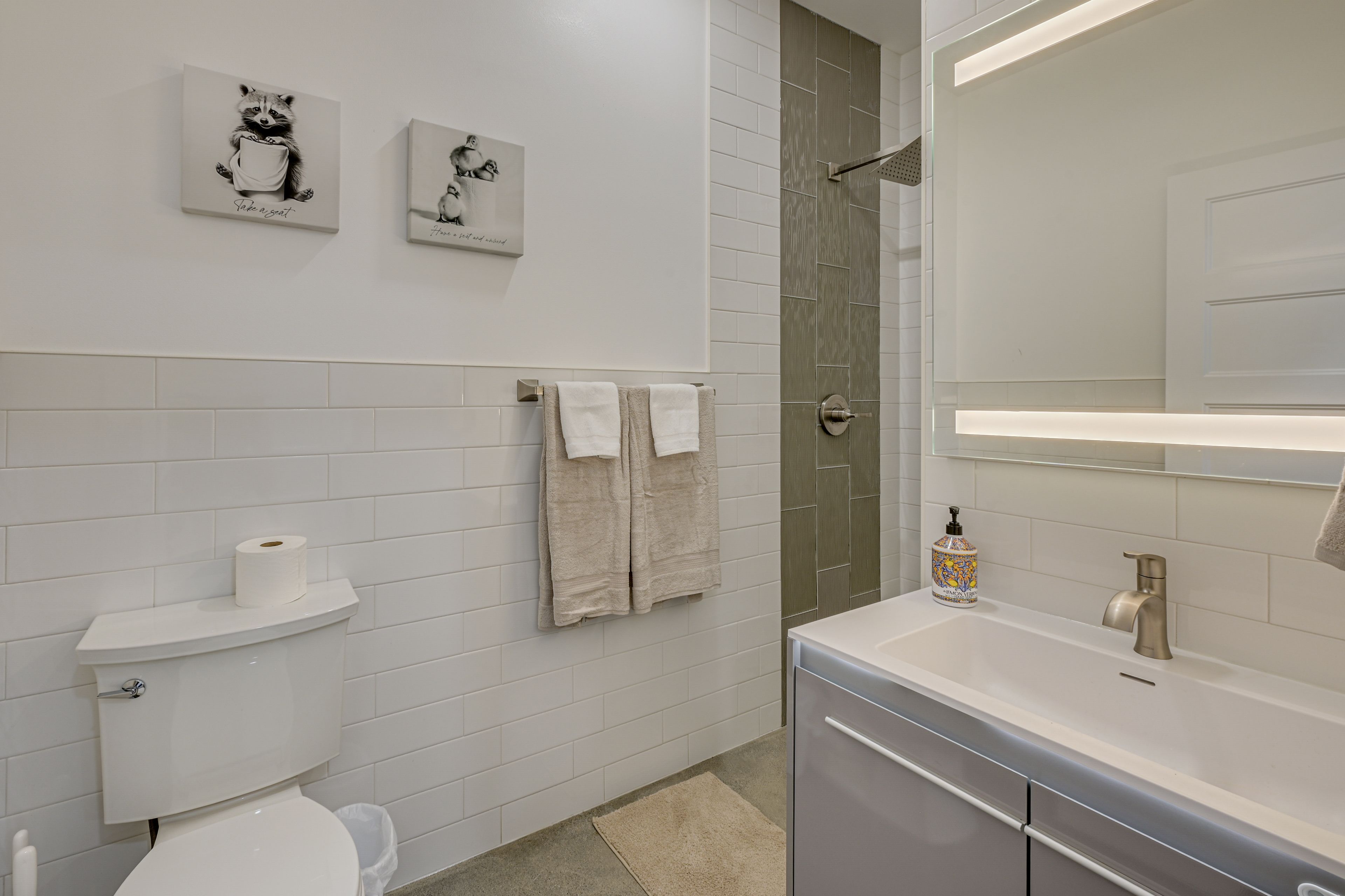 Bathroom | 1st Floor