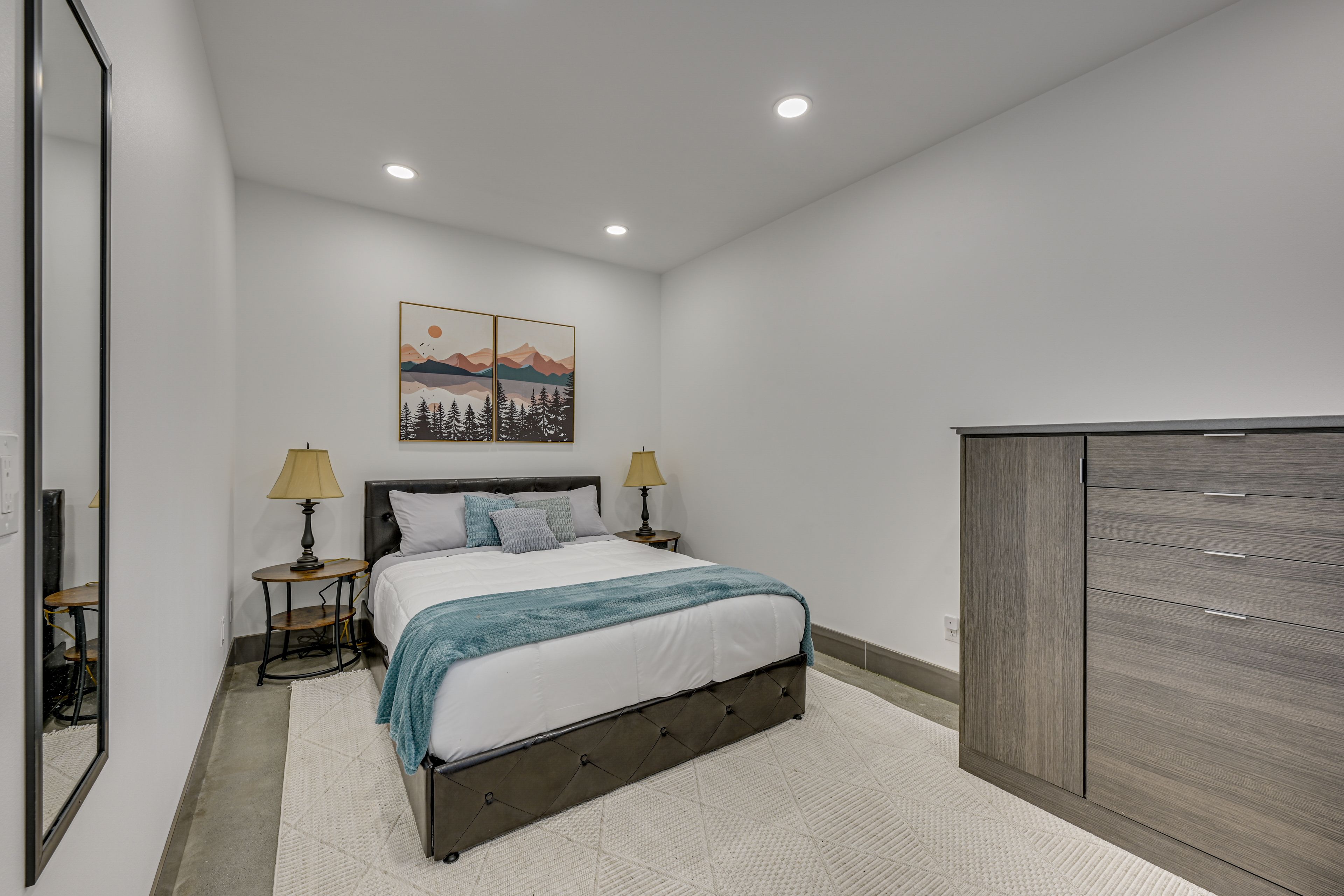 Bedroom 7 | Queen Bed | 1st Floor