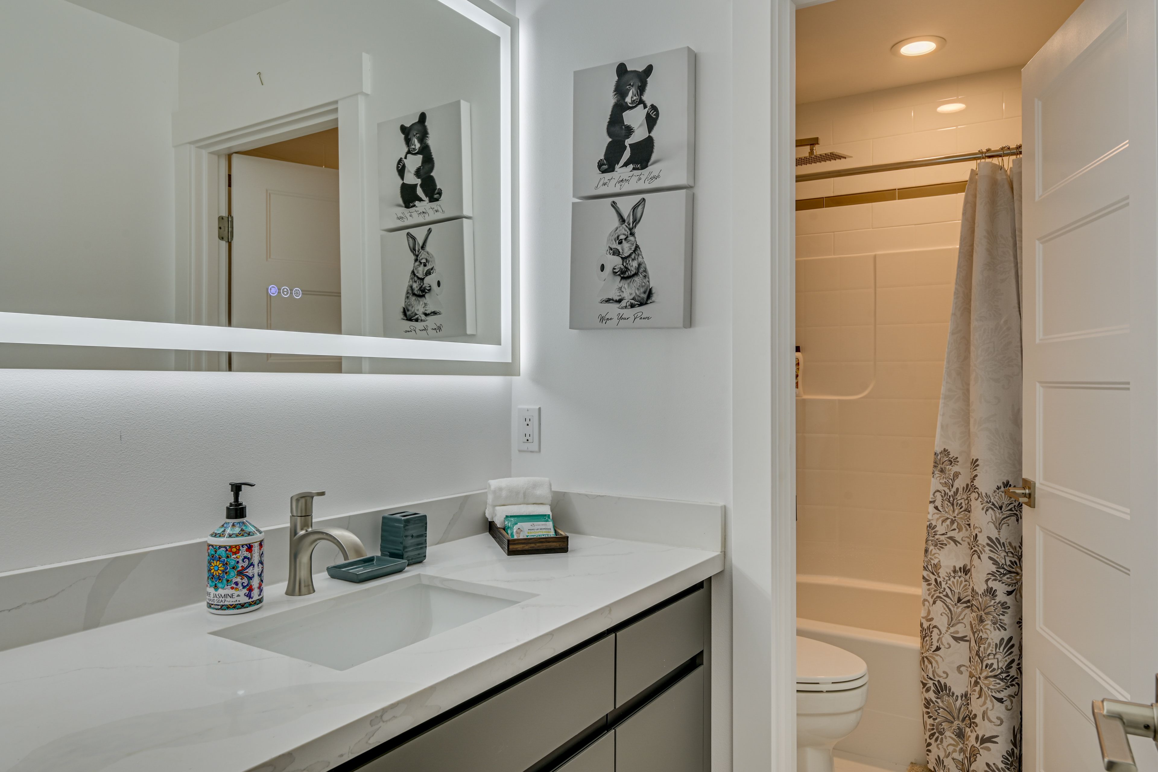 Bathroom | 2nd Floor