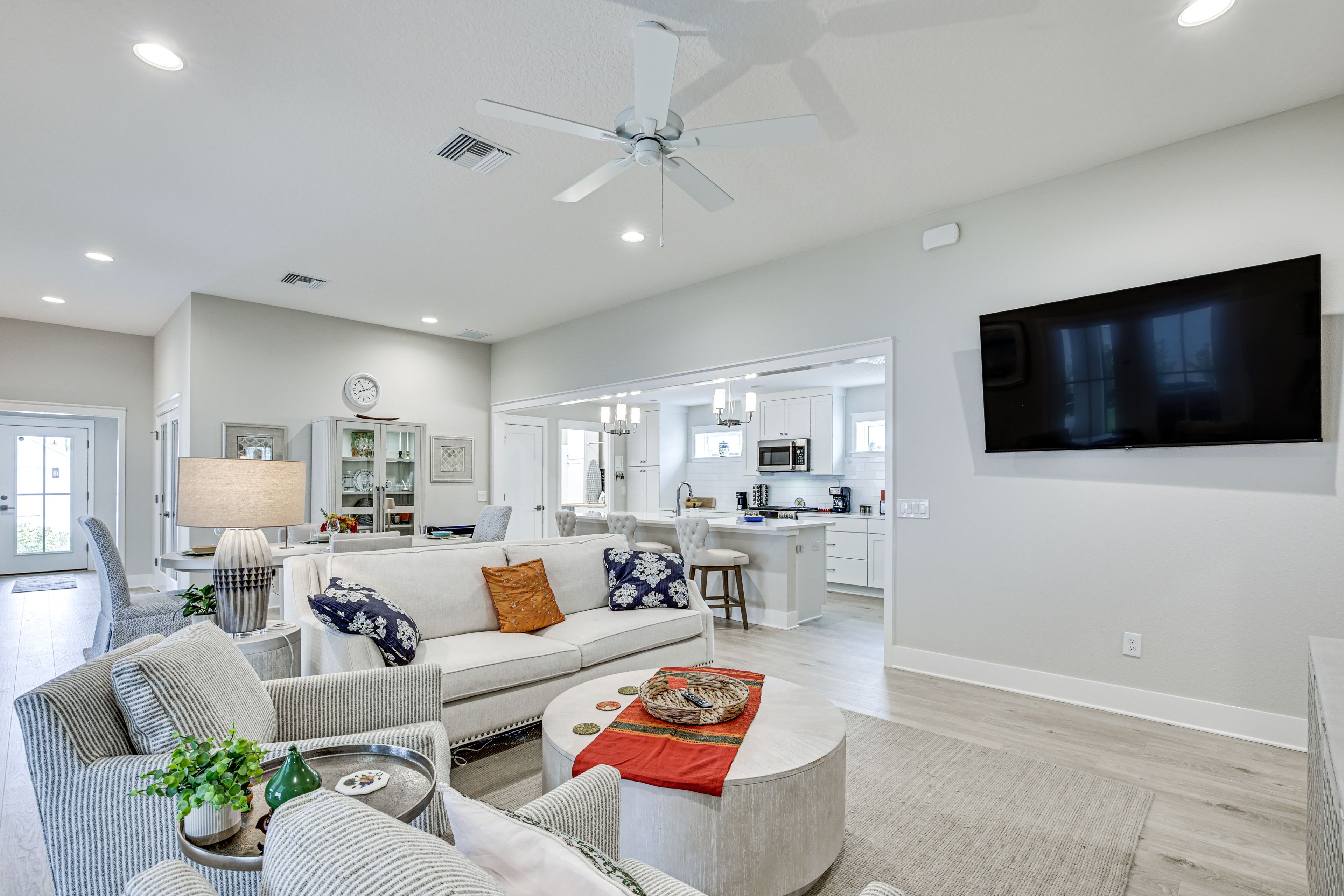 Living Room | Central A/C & Heat