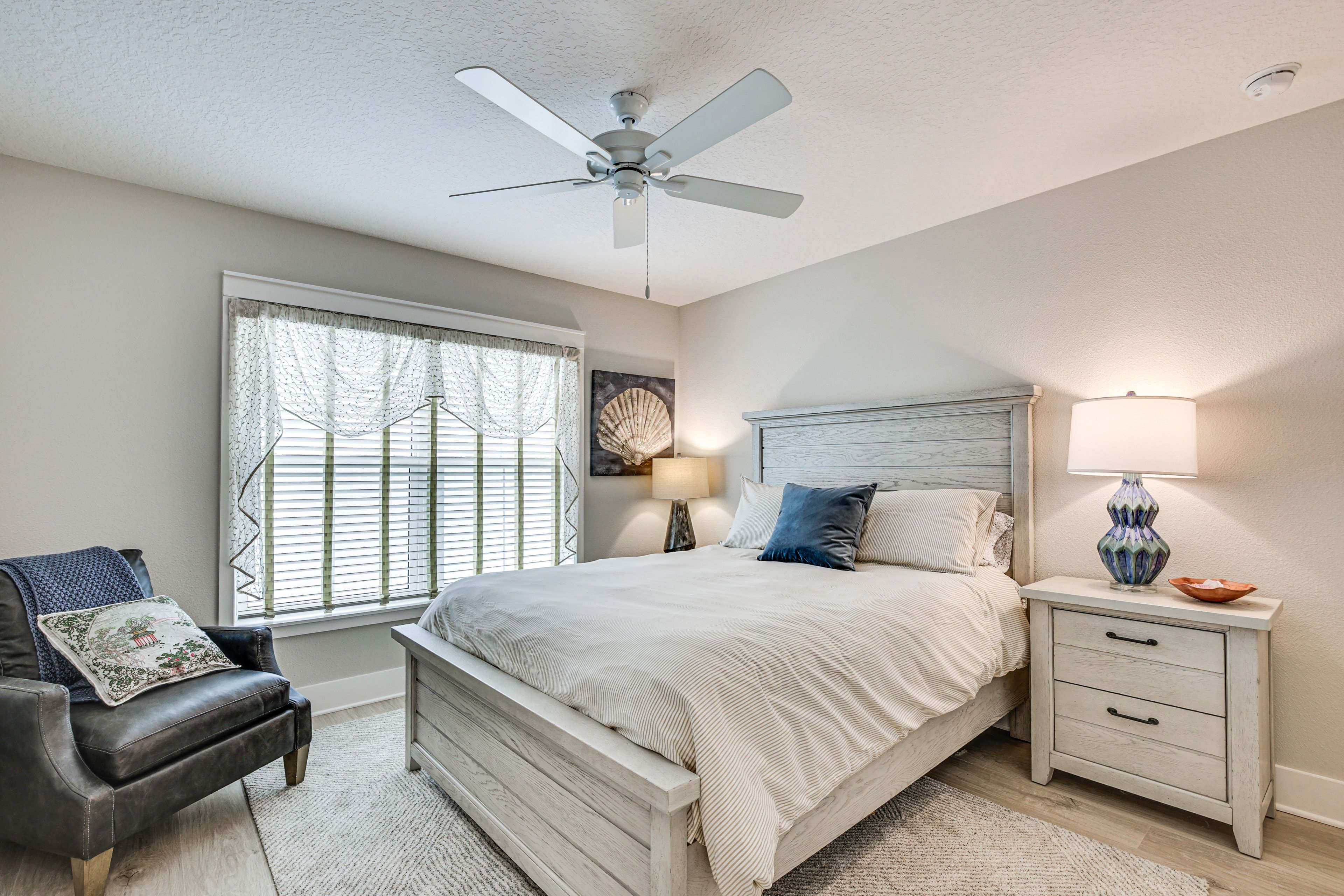 Bedroom 3 | Queen Bed