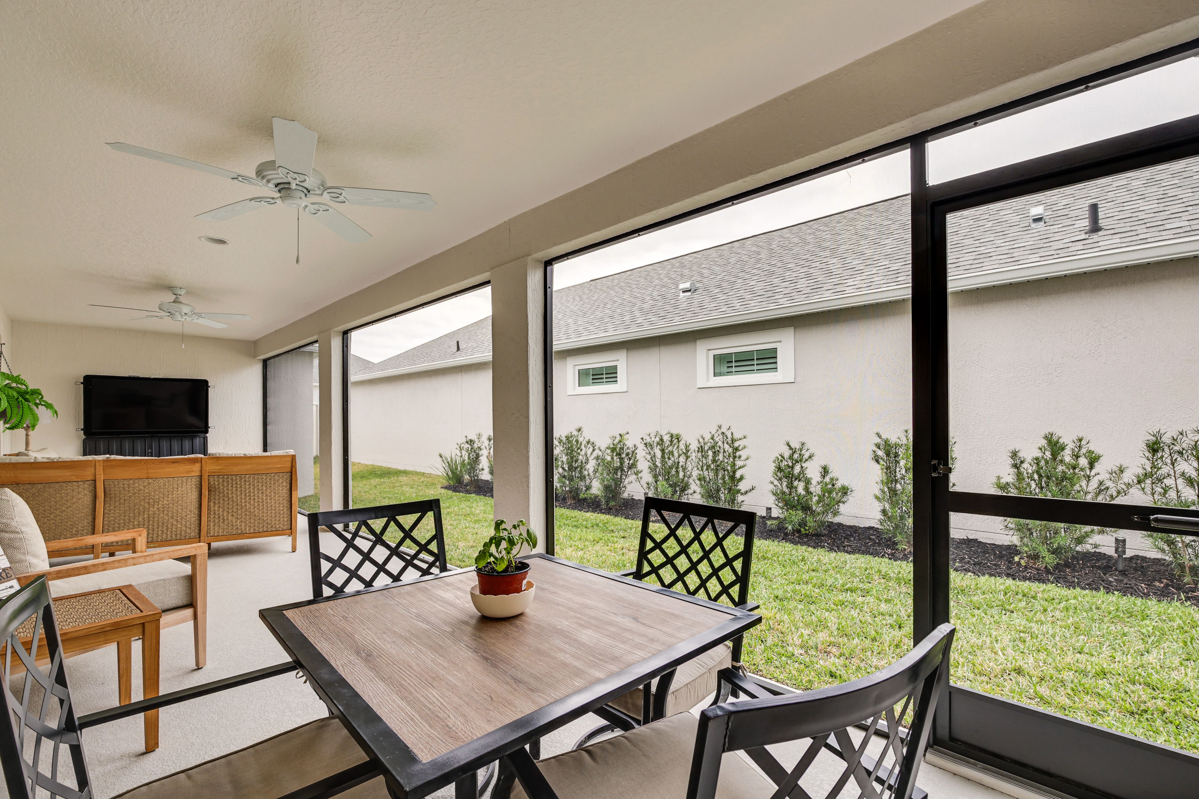 Screened Lanai | Outdoor TV