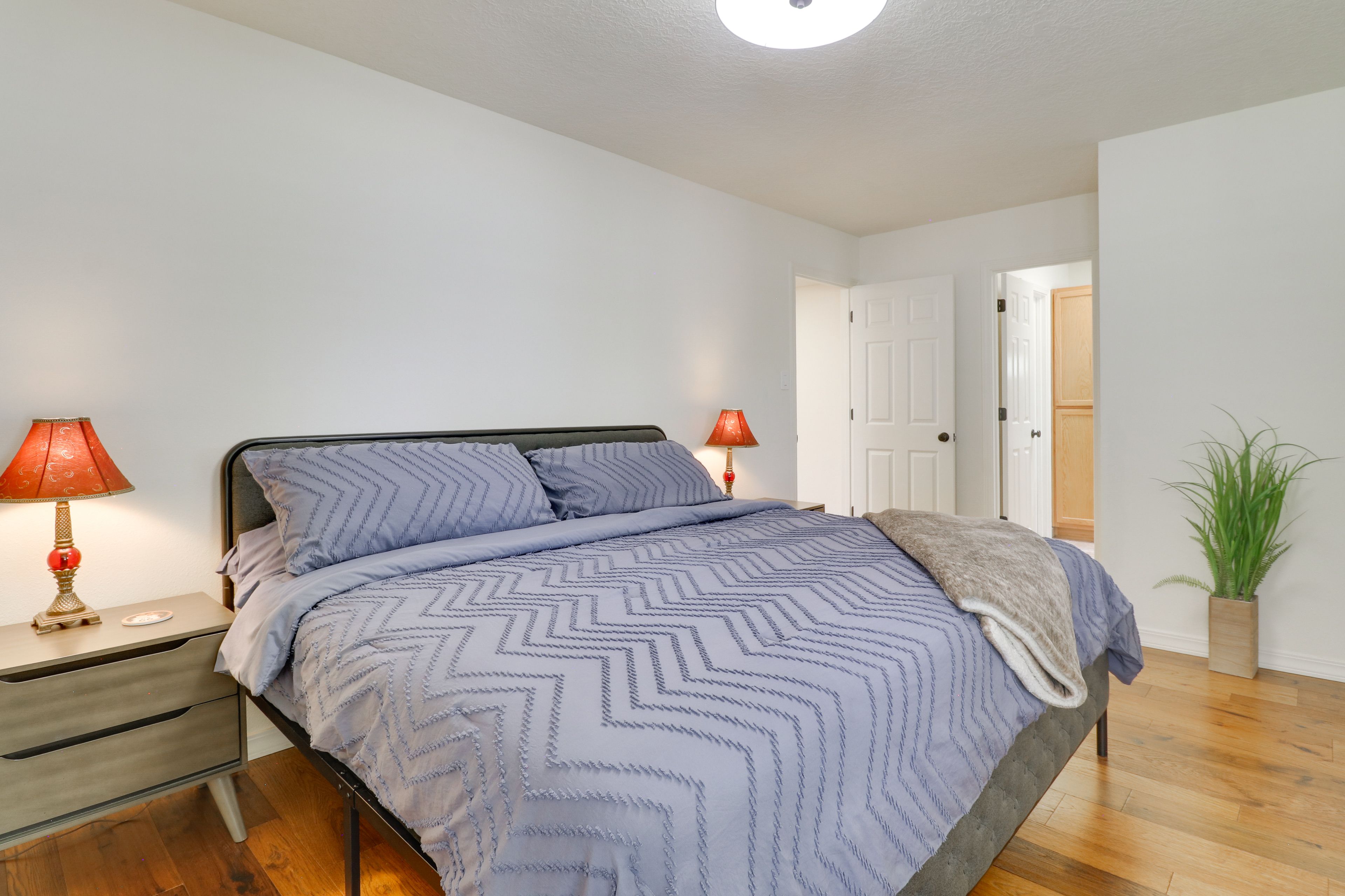 Bedroom 1 | King Bed