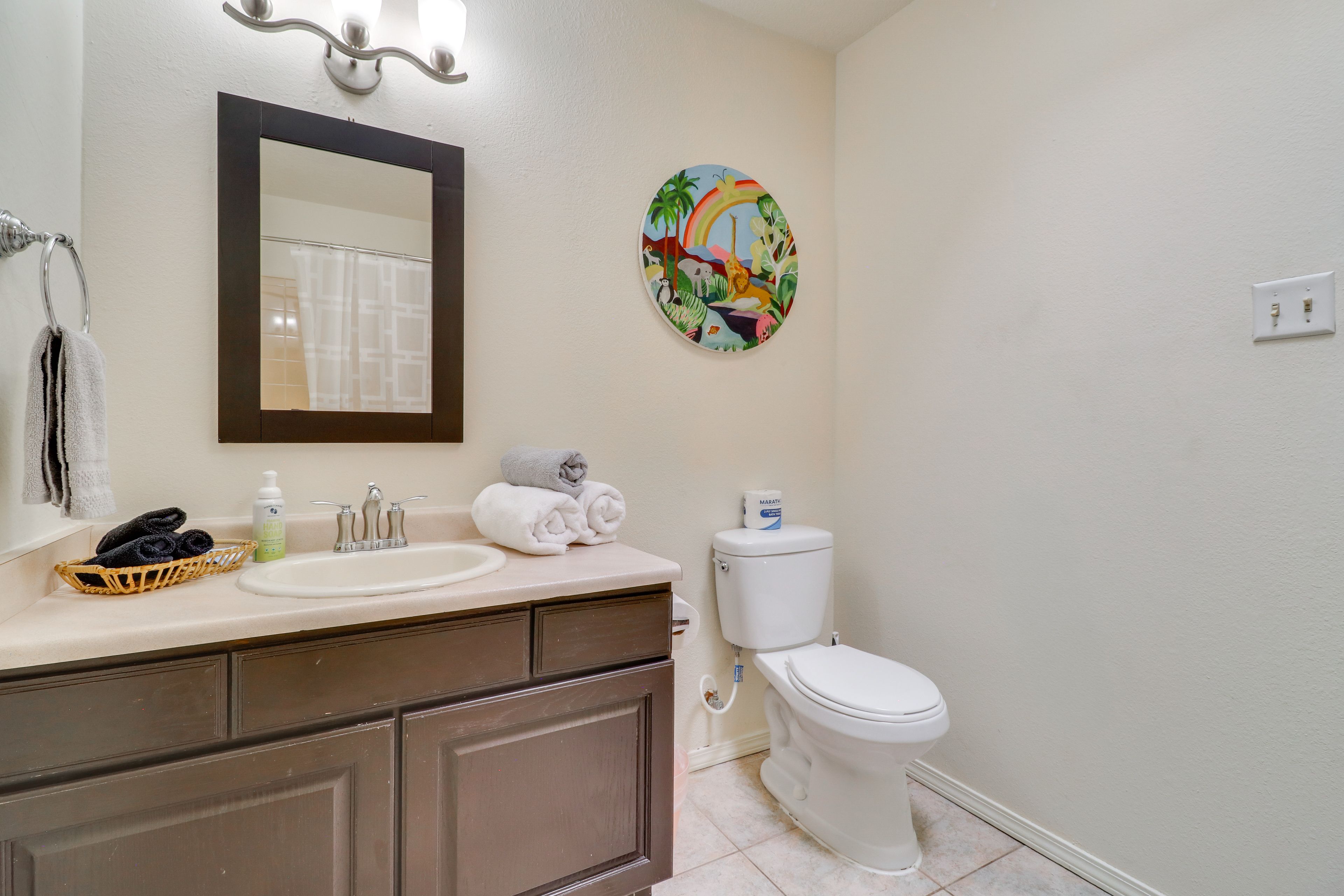 Full Bathroom | Complimentary Toiletries