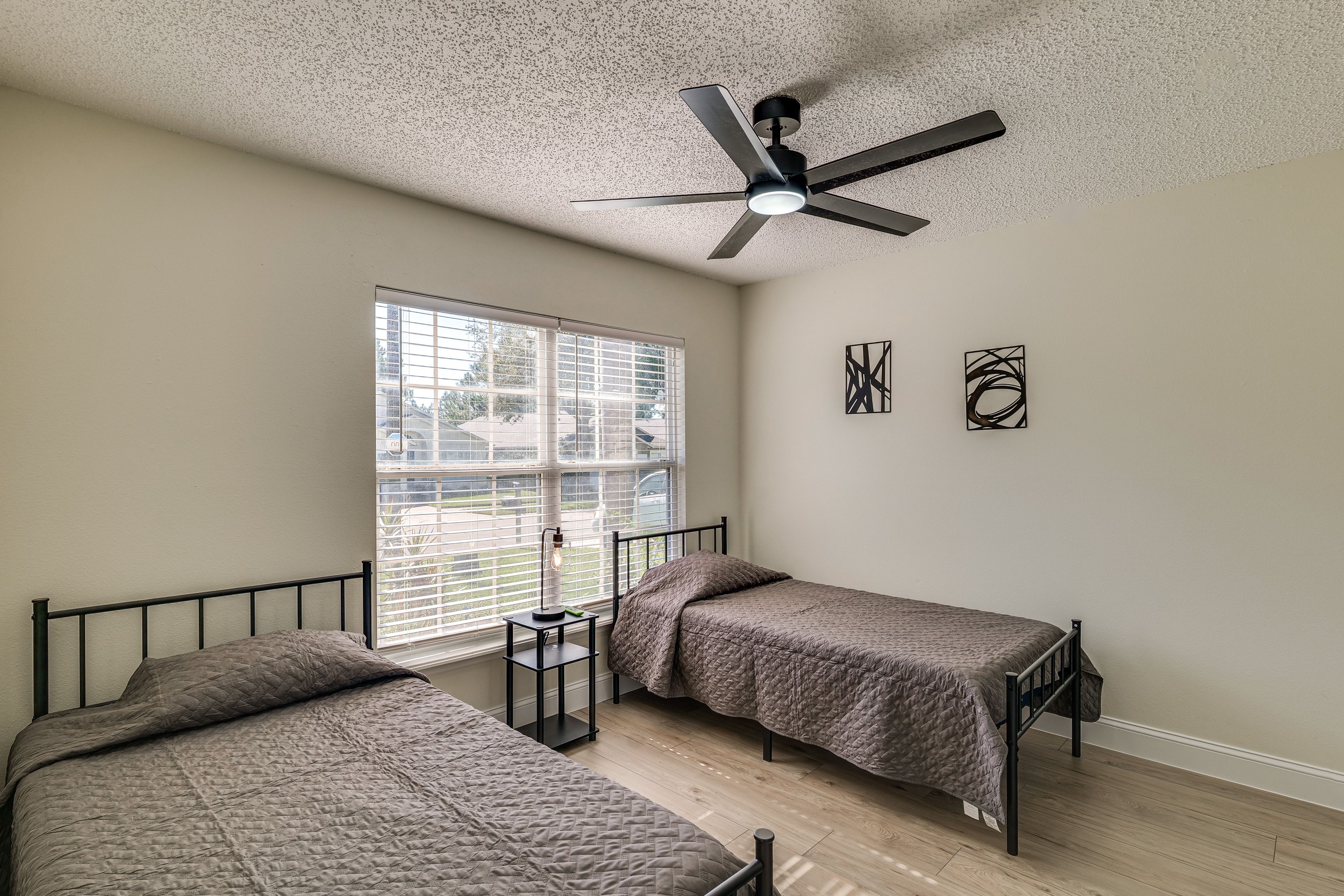 Bedroom 4 | 2 Twin Beds | Smart TV