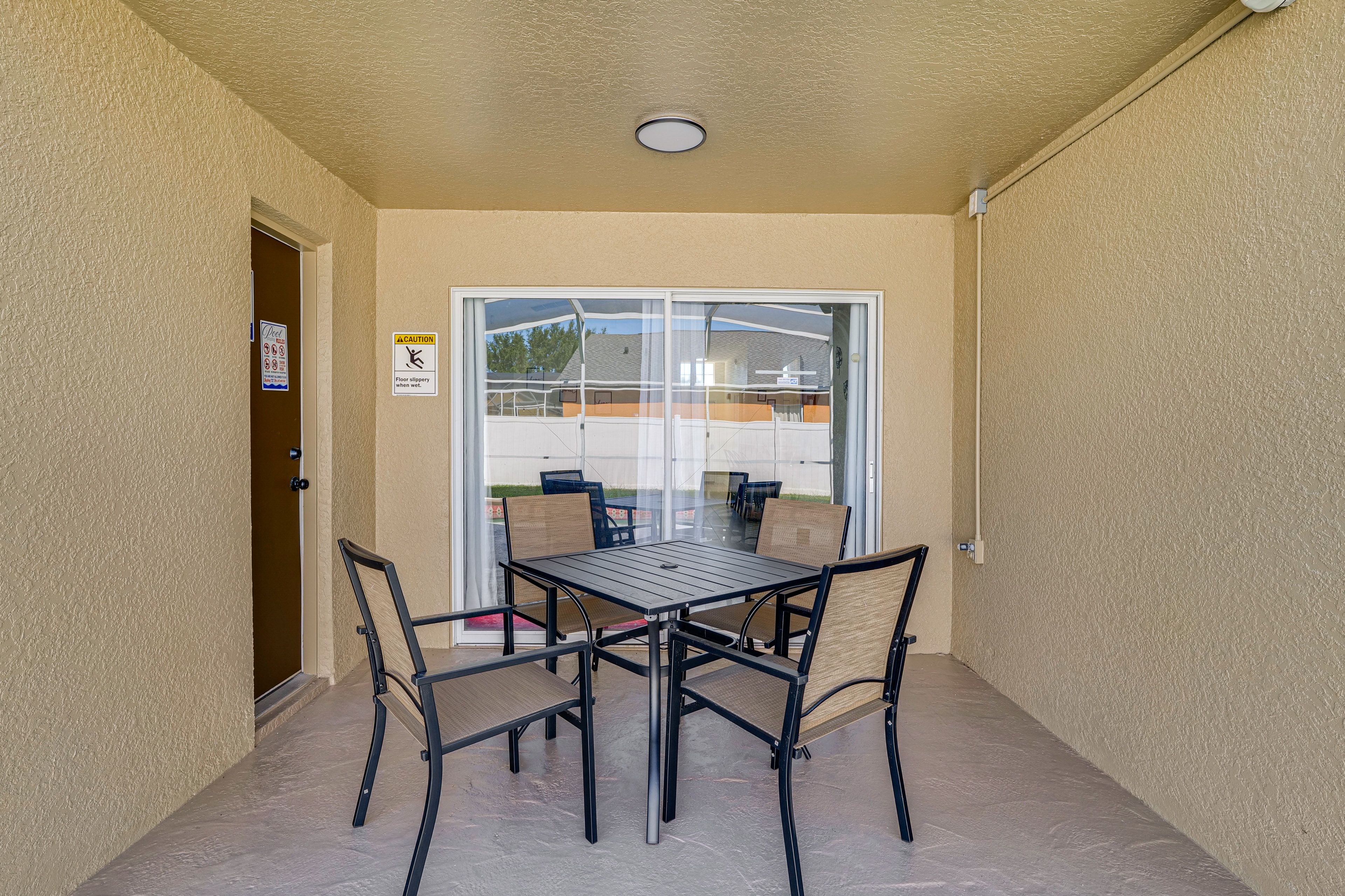 Covered Patio | Outdoor Dining