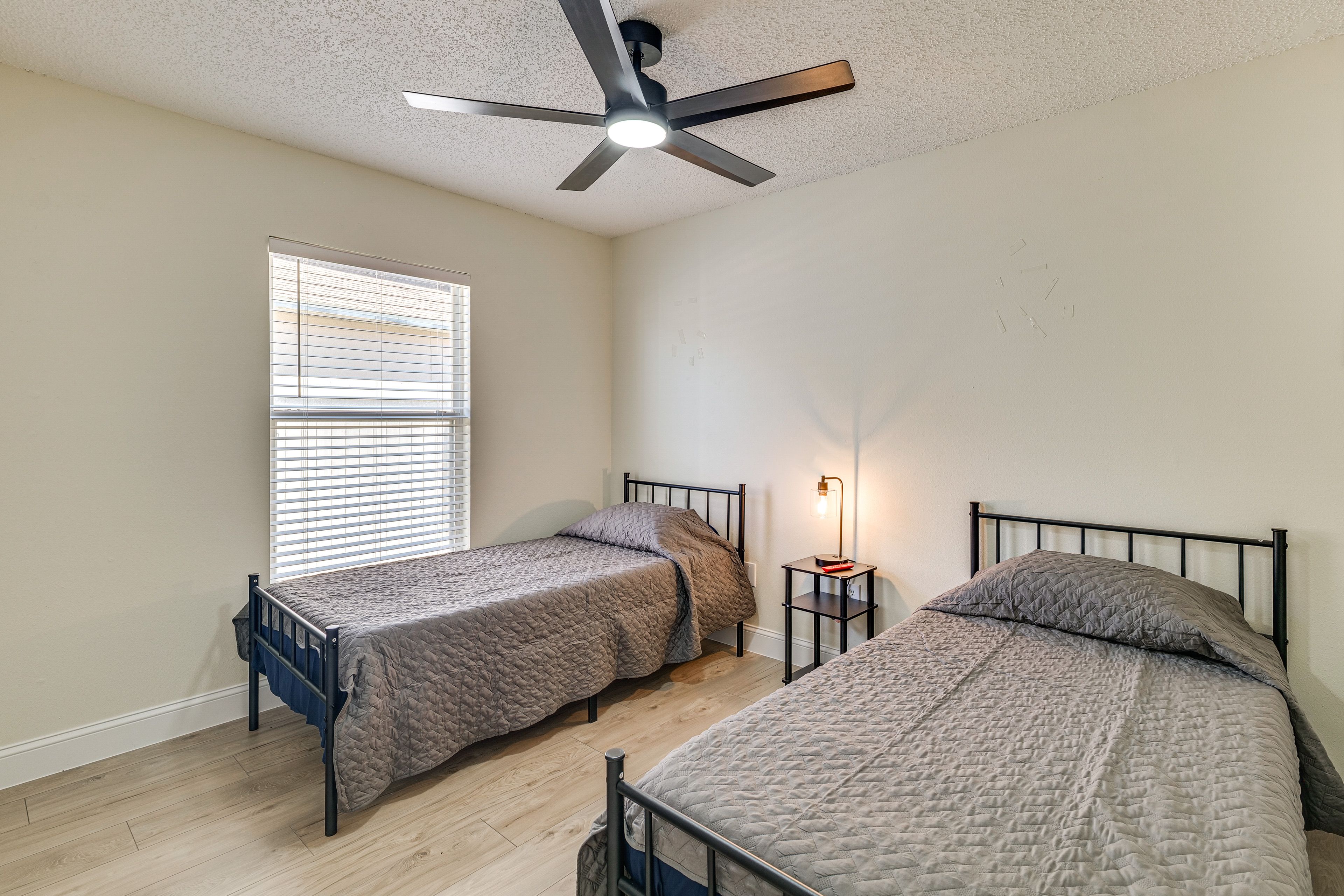 Bedroom 5 | 2 Twin Beds | Smart TV