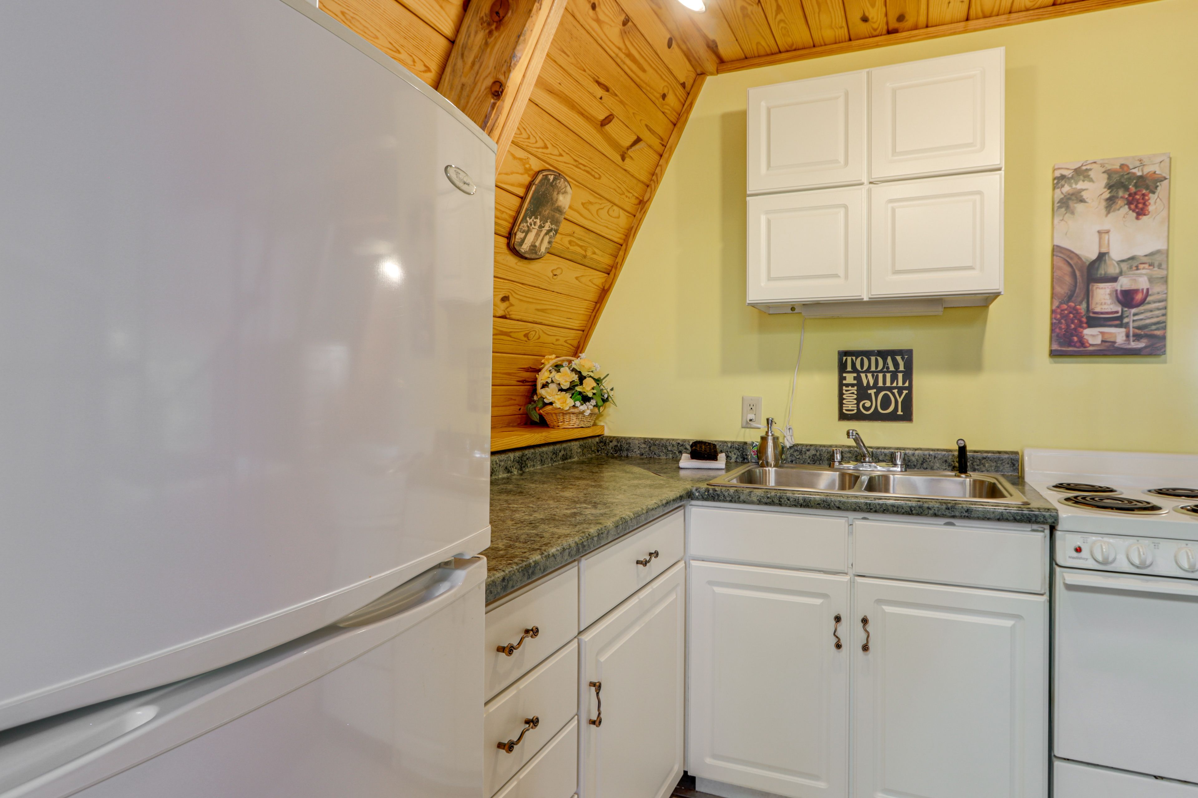 Kitchen | Main Floor