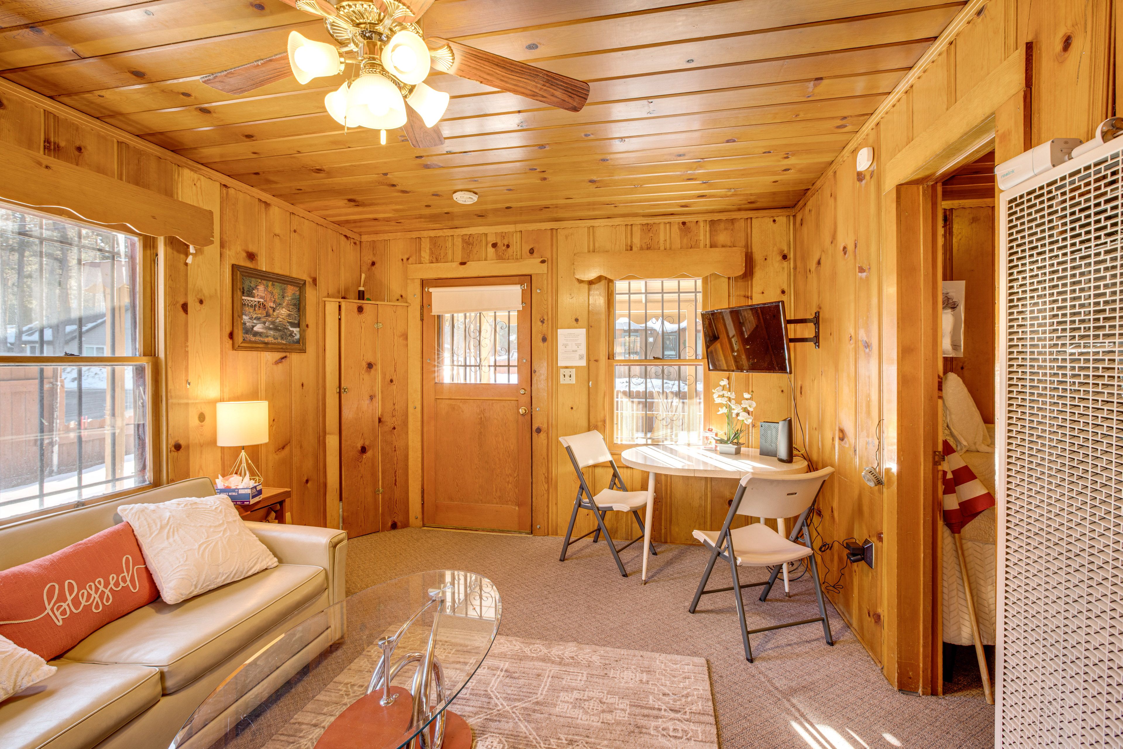 Dining Area | Dishware/Flatware Provided