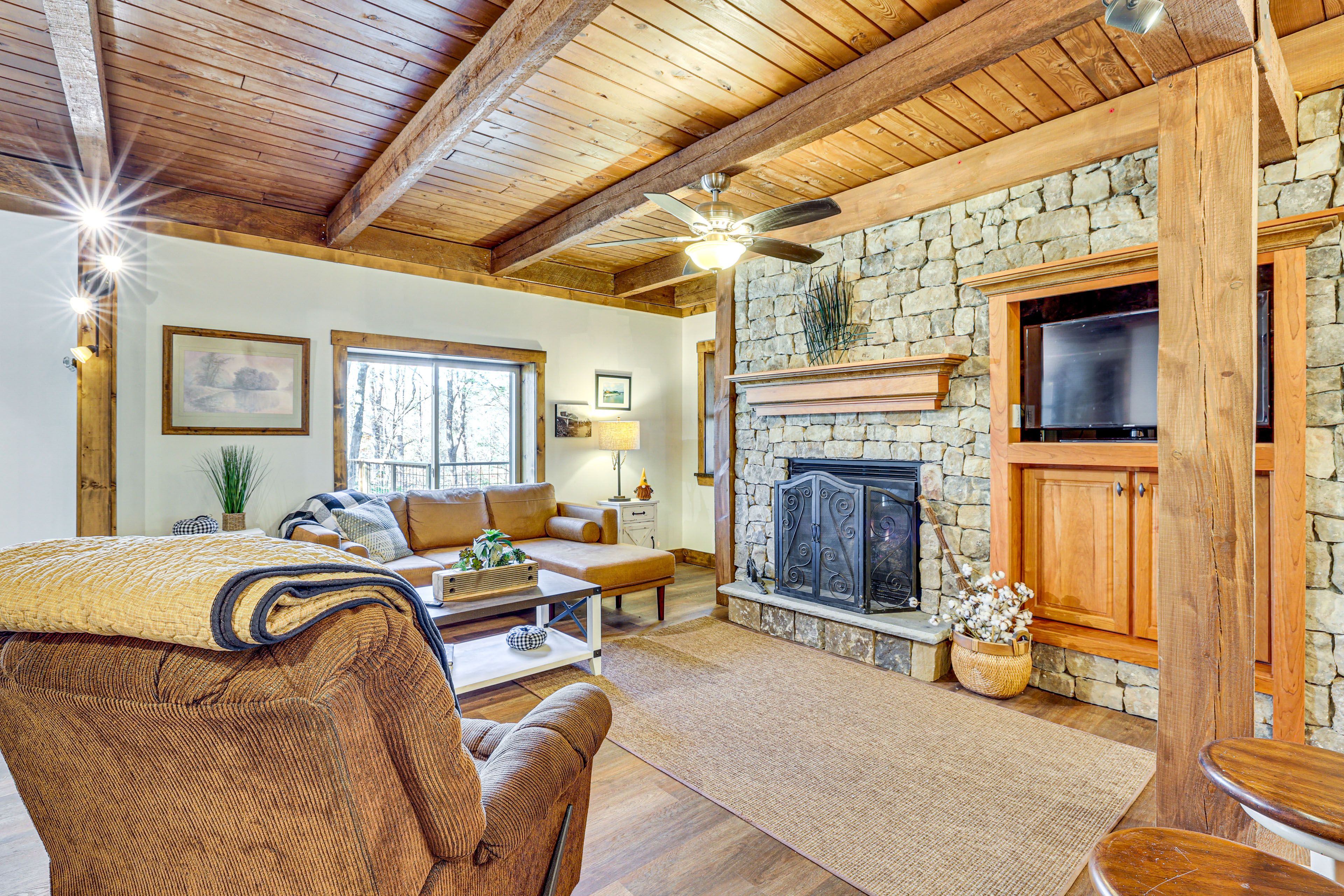 Living Room | Free WiFi | Smart TV | Mini-Split A/C & Heating | Gas Fireplace