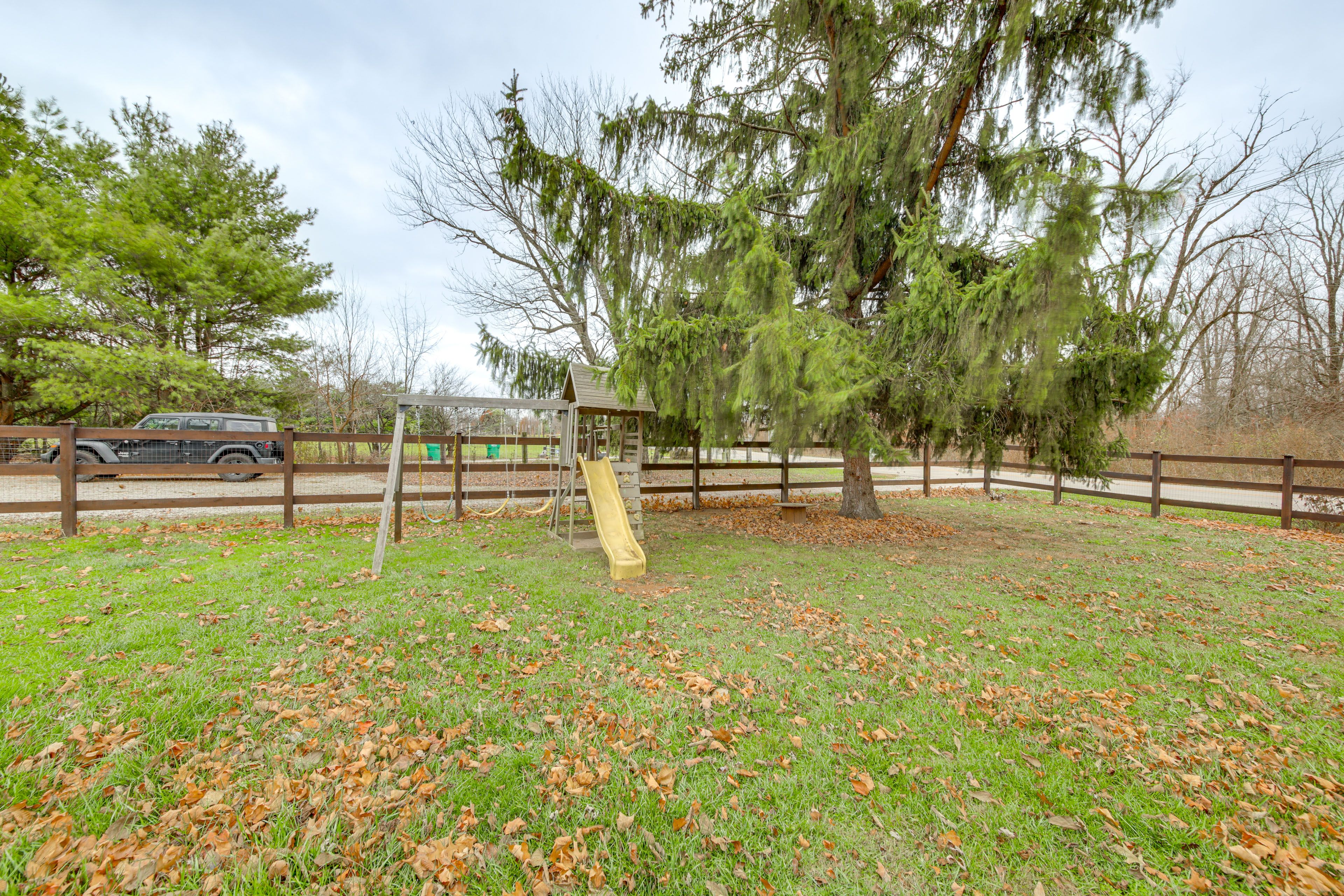 Spacious Yard | Fire Pit | Tire Swing | Playset