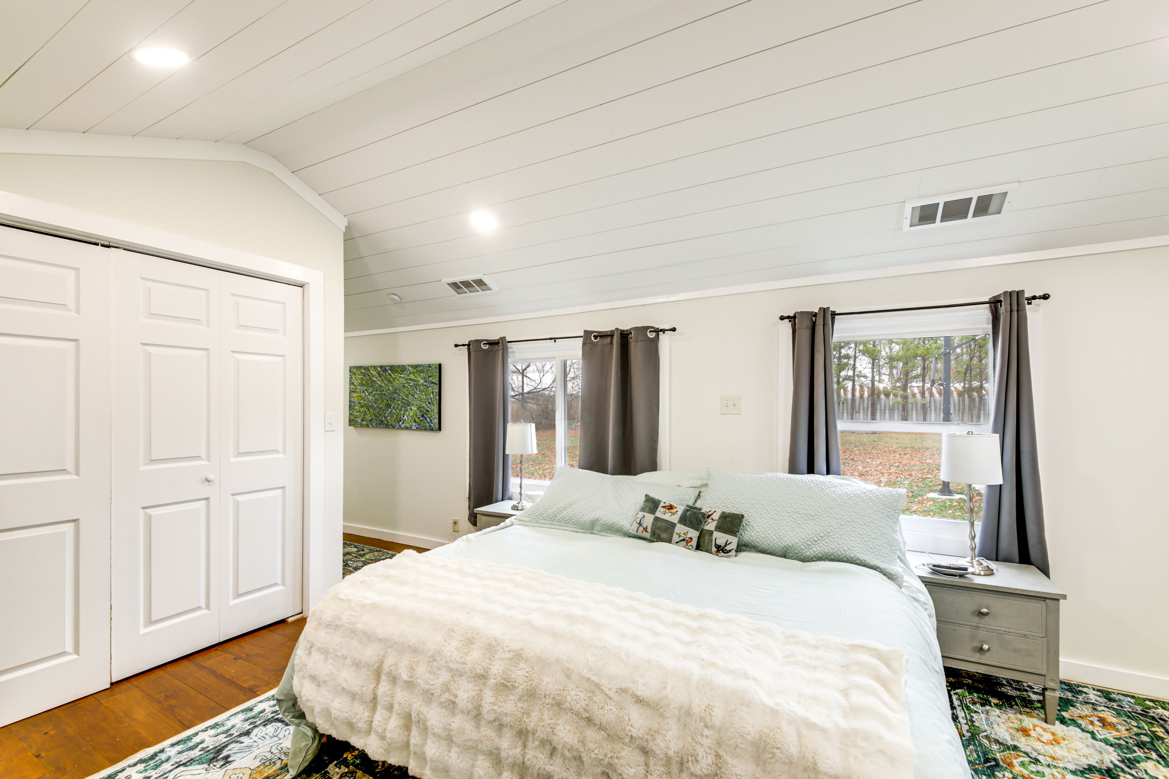 Bedroom 1 | 1st Floor | King Bed | Smart TV