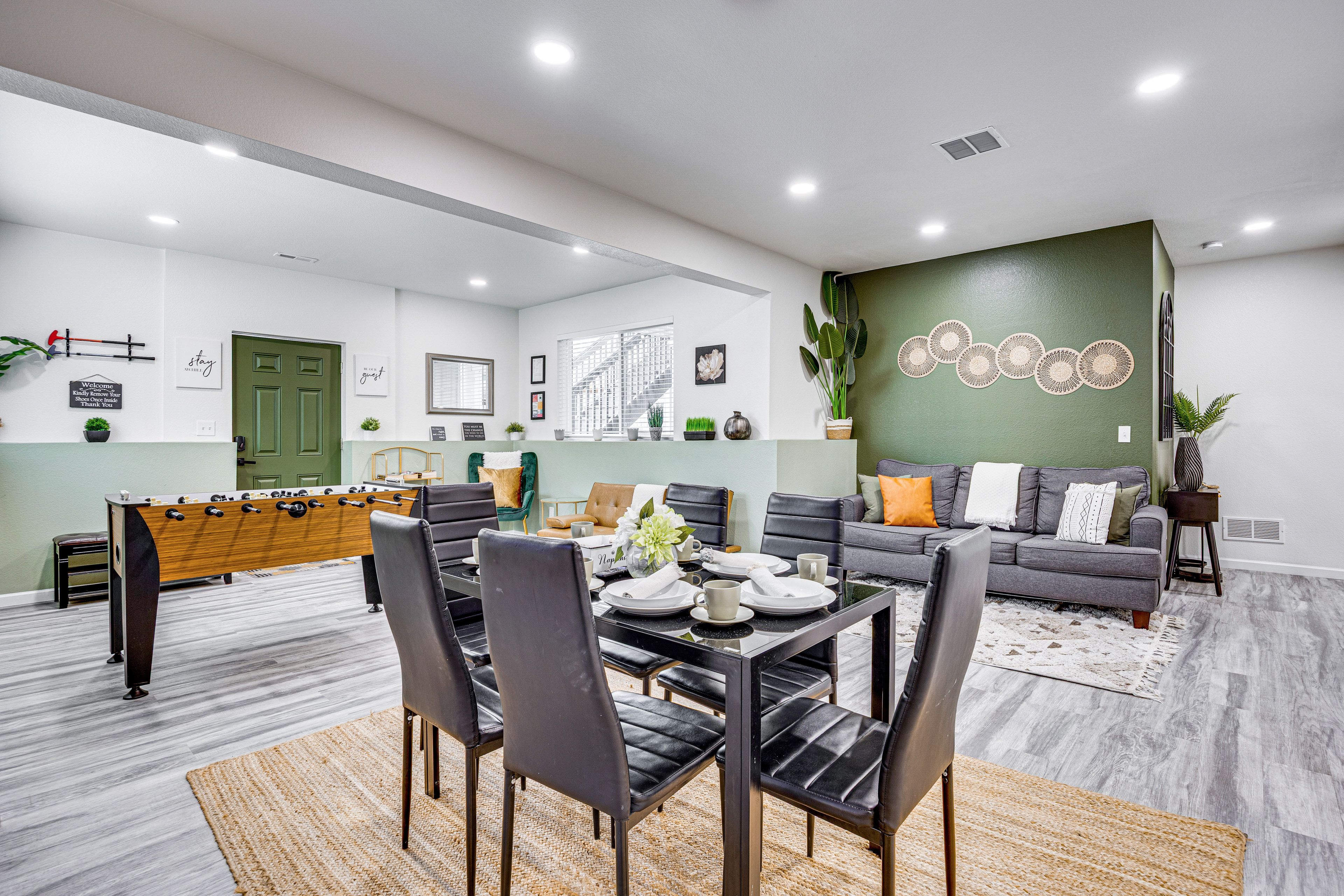 Dining Area | Central A/C & Heating | Free WiFi