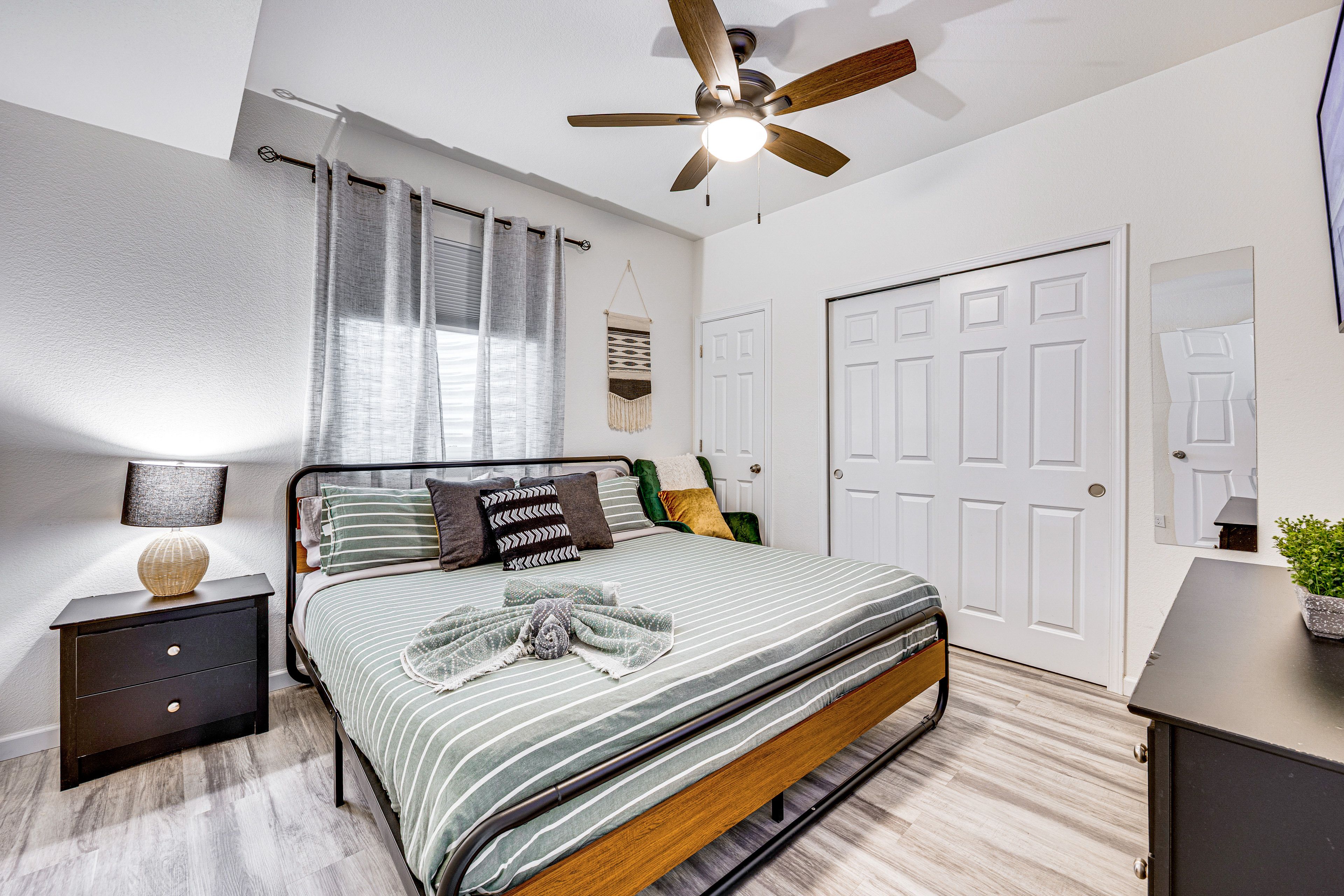 Bedroom 2 | King Bed