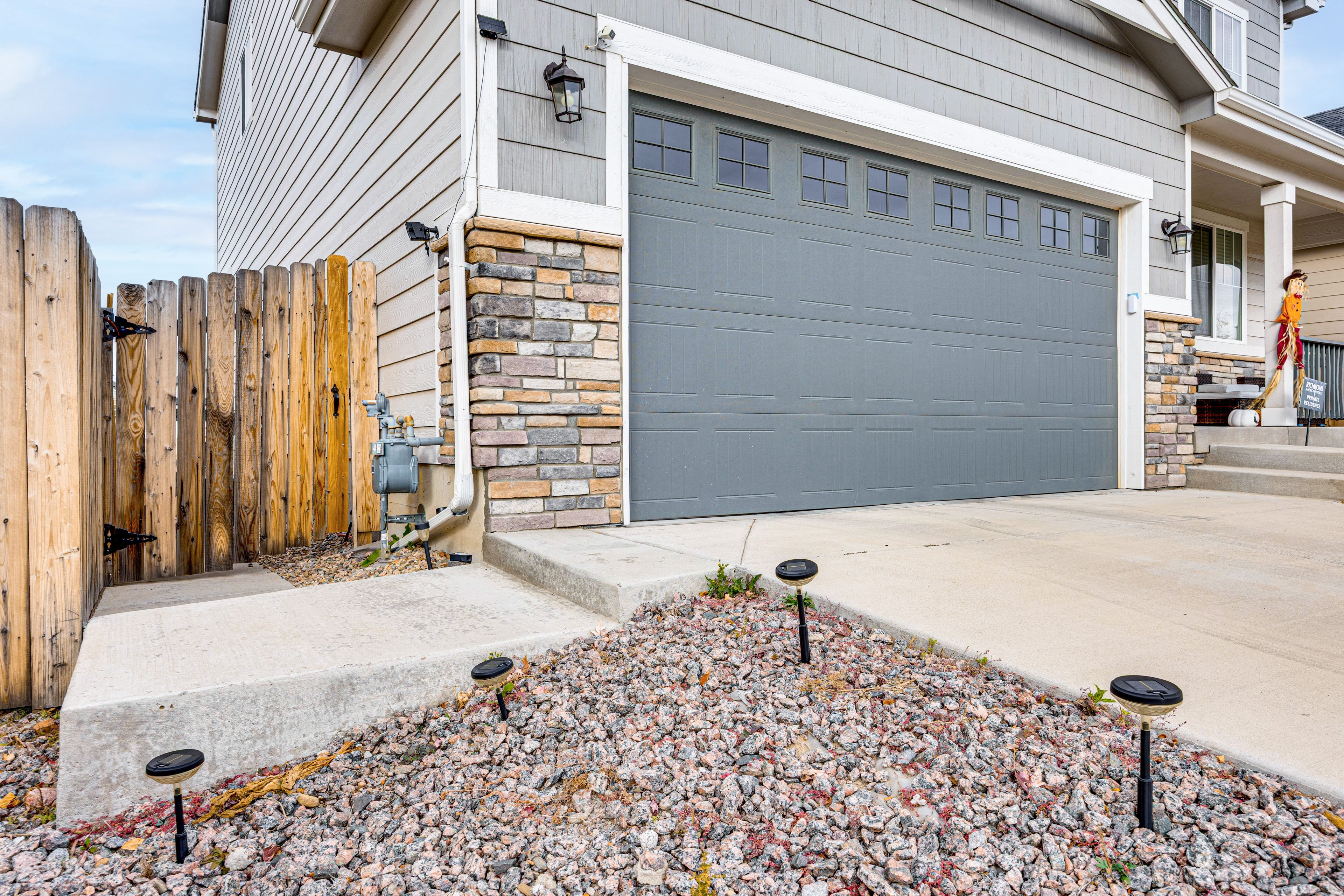 Parking | Free Street (1 Vehicle, First-Come, First-Served)