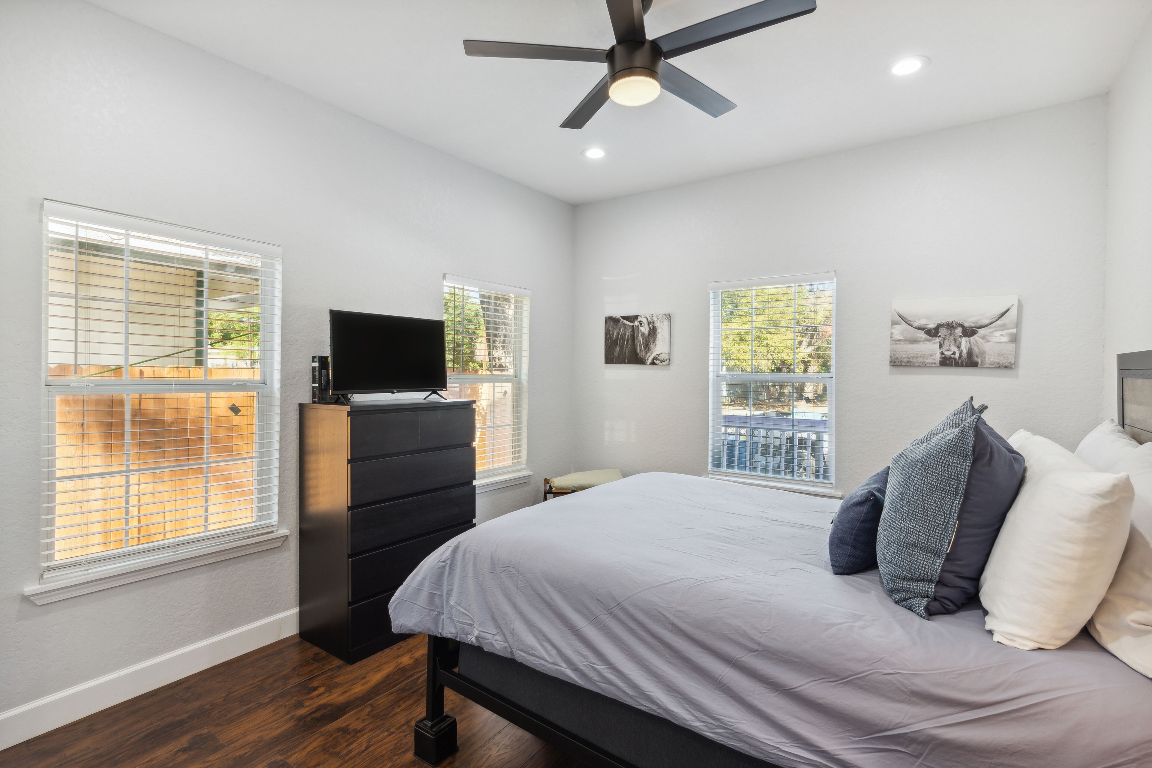 Bedroom 2 | Queen Bed w/ Twin Trundle Bed | Smart TV