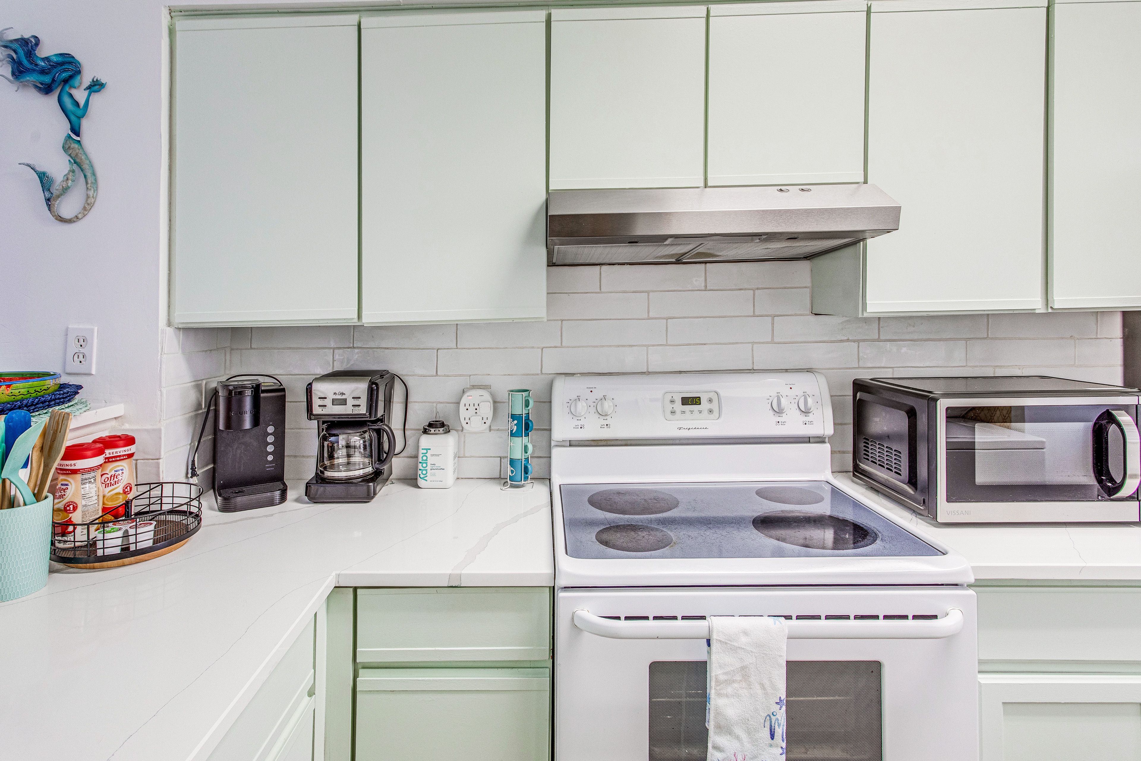 Kitchen | Refrigerator | Dishwasher | Washer/Dryer | 1st Floor