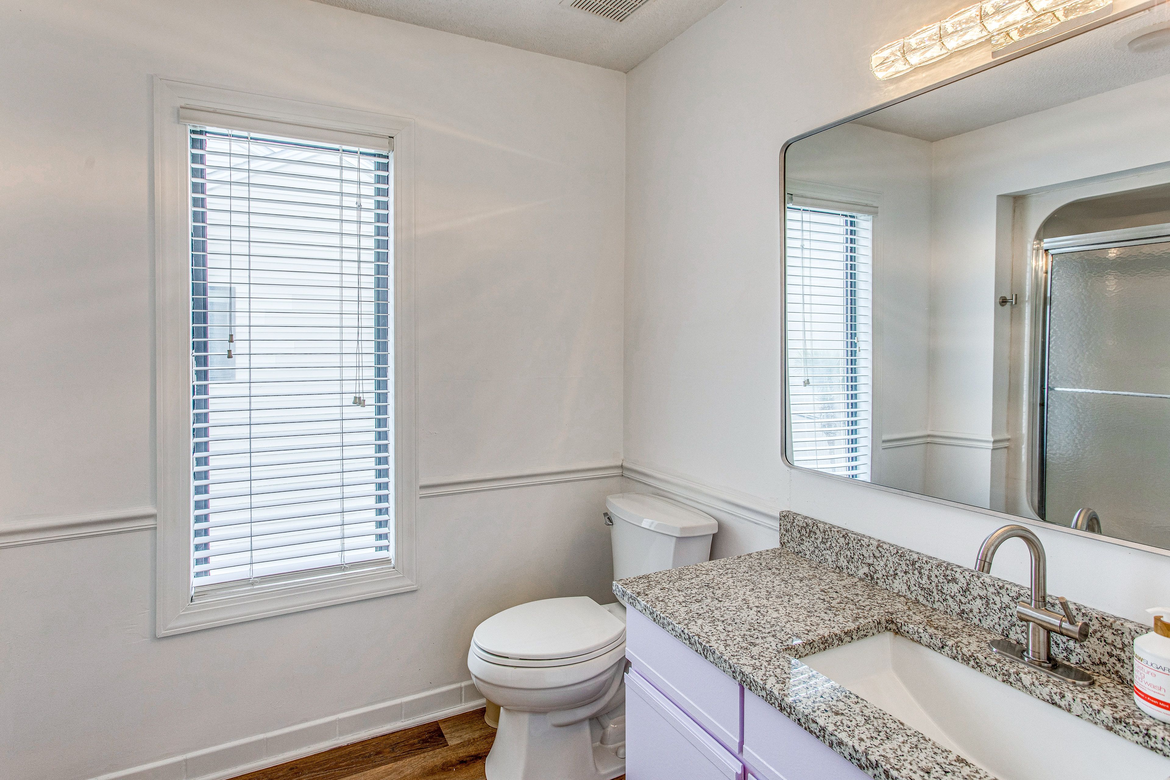 Bathroom | Bathtub/Shower | 3rd Floor