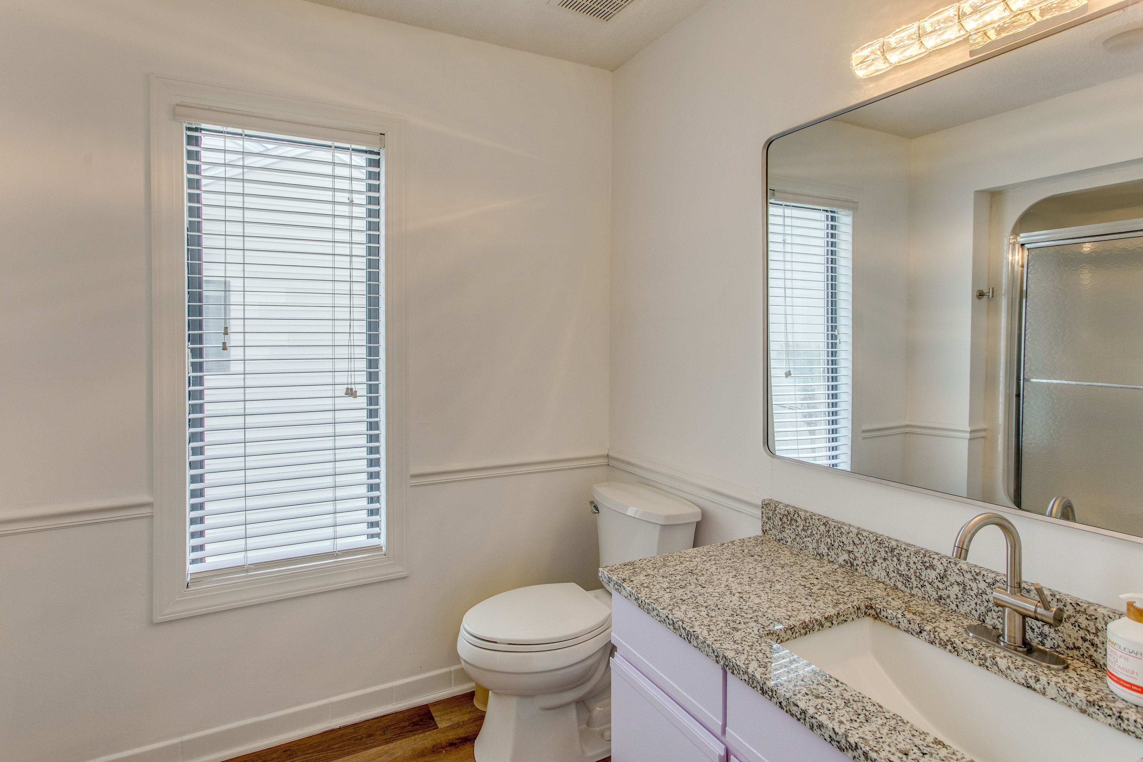 Bathroom | Bathtub/Shower | 3rd Floor