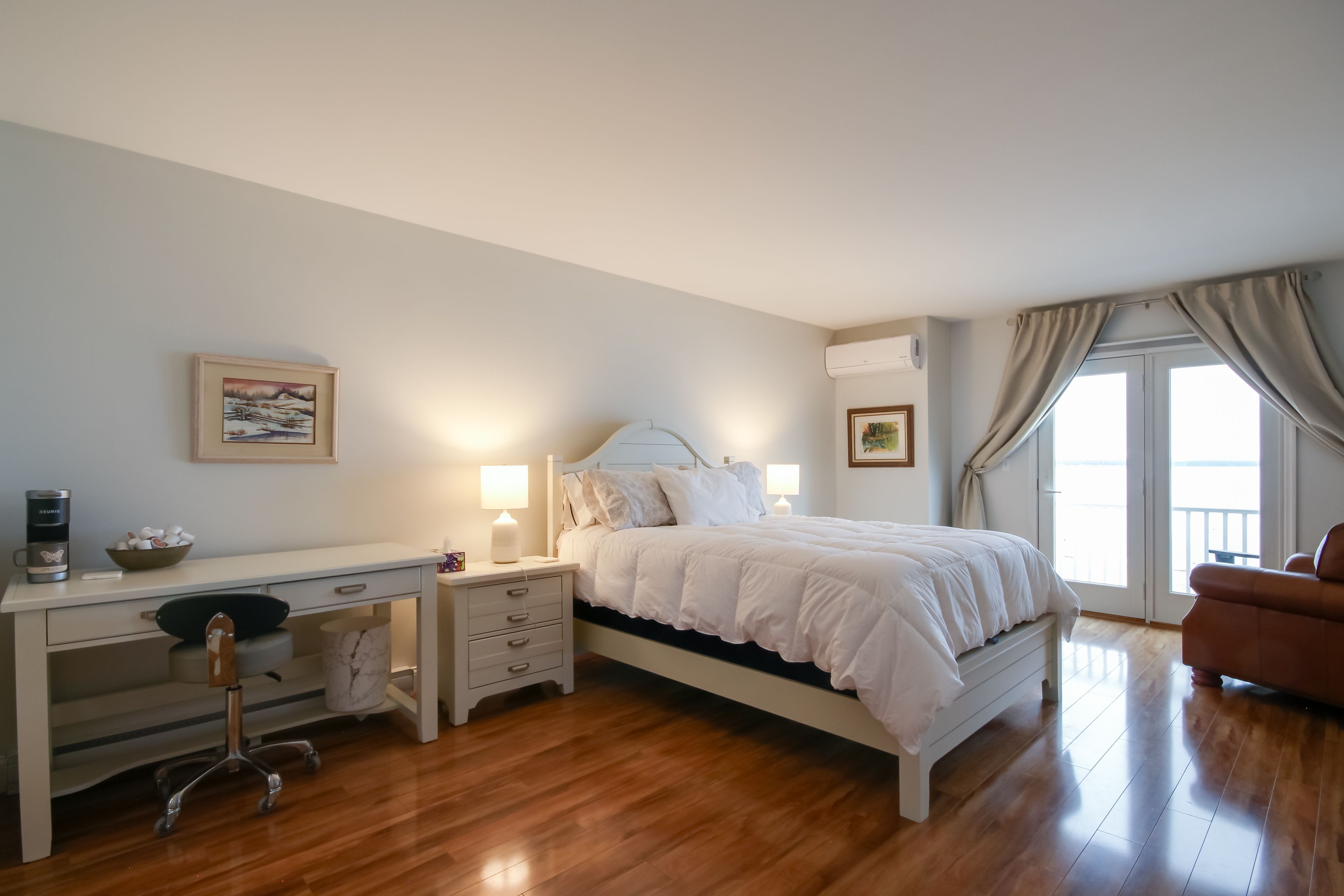 Bedroom 1 | 2nd Floor | Queen Bed | Smart TV