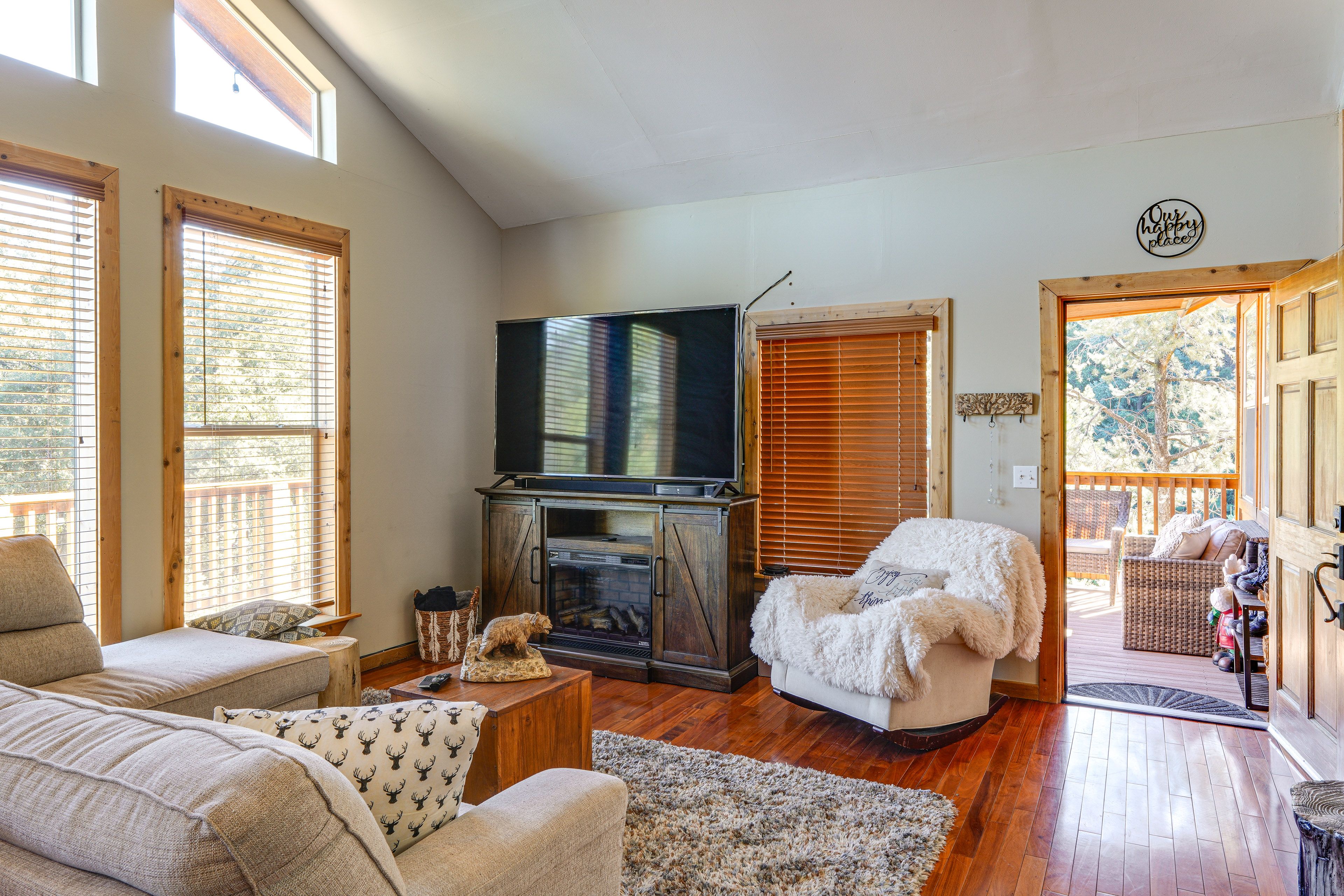 Living Room | Free WiFi | Central Heat | Electric Fireplace