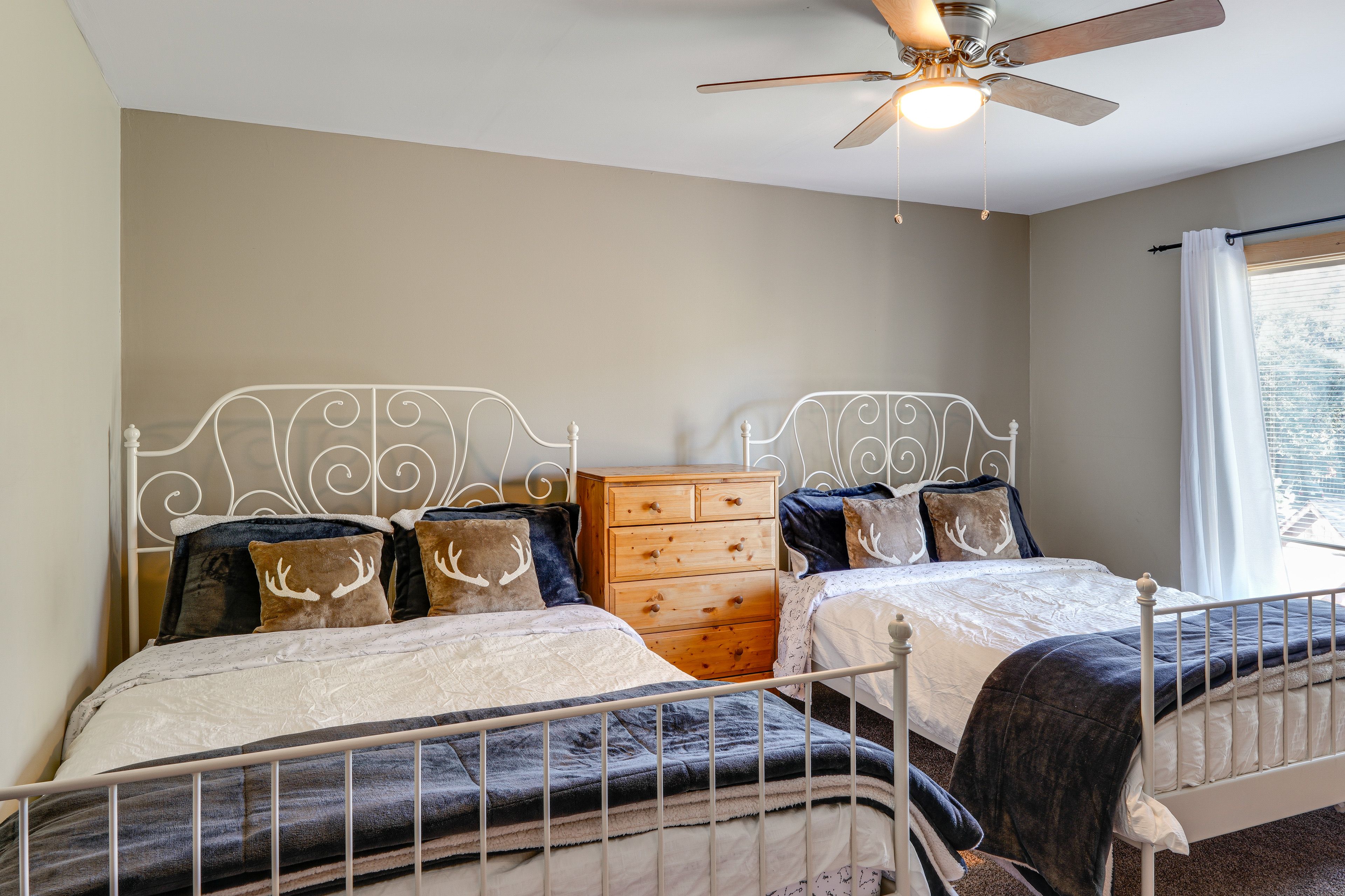 Bedroom 2 | 2 Queen Beds