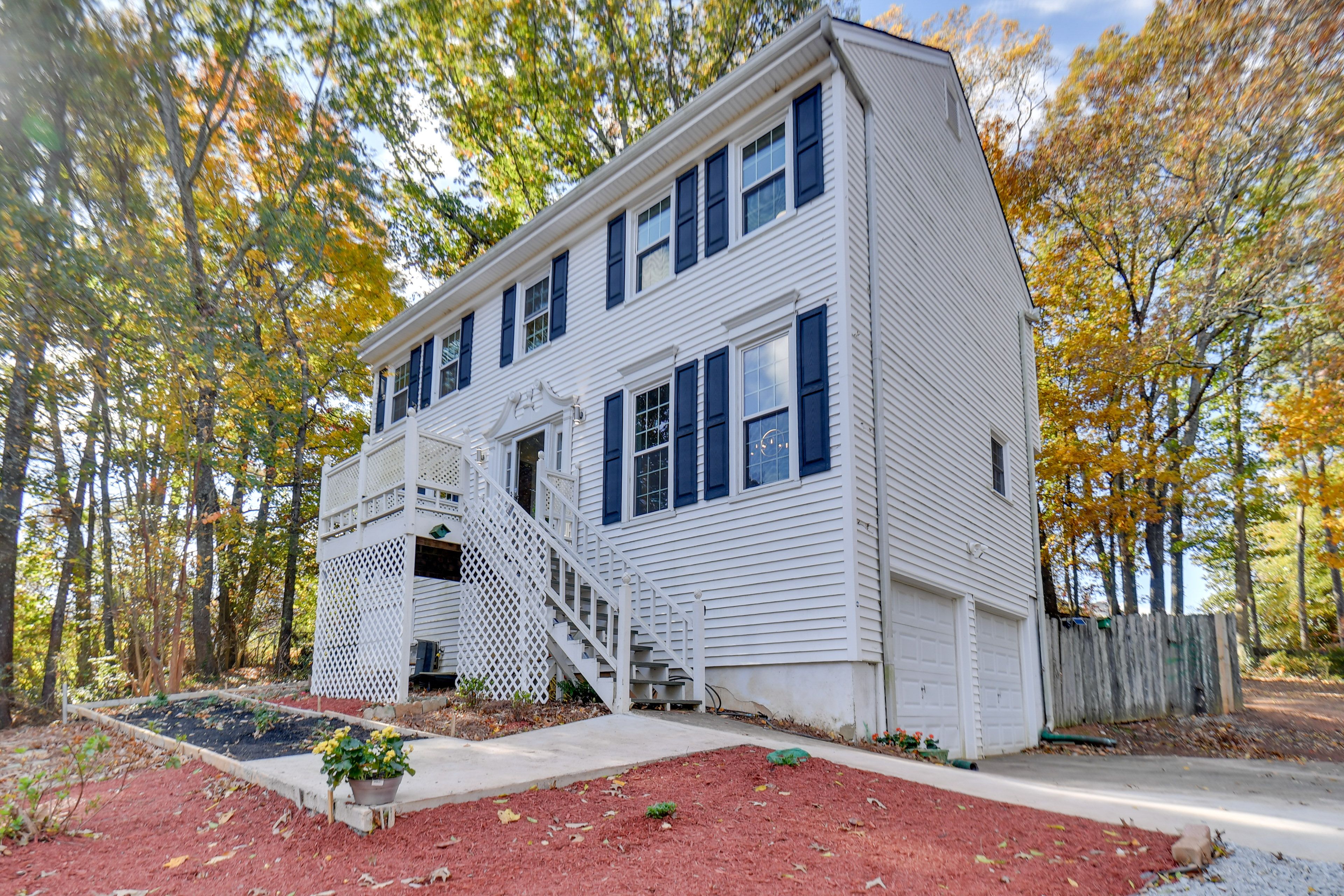 Exterior | Driveway (3 Vehicles)