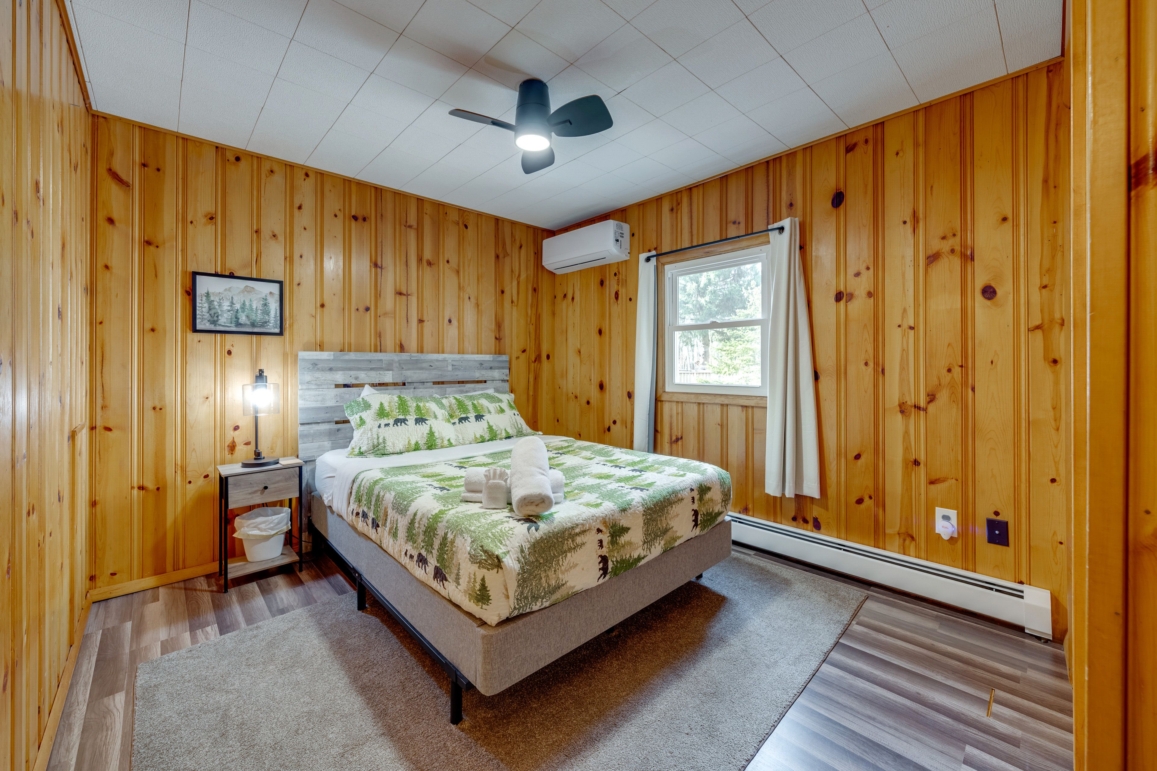 Bedroom 3 | Queen Bed