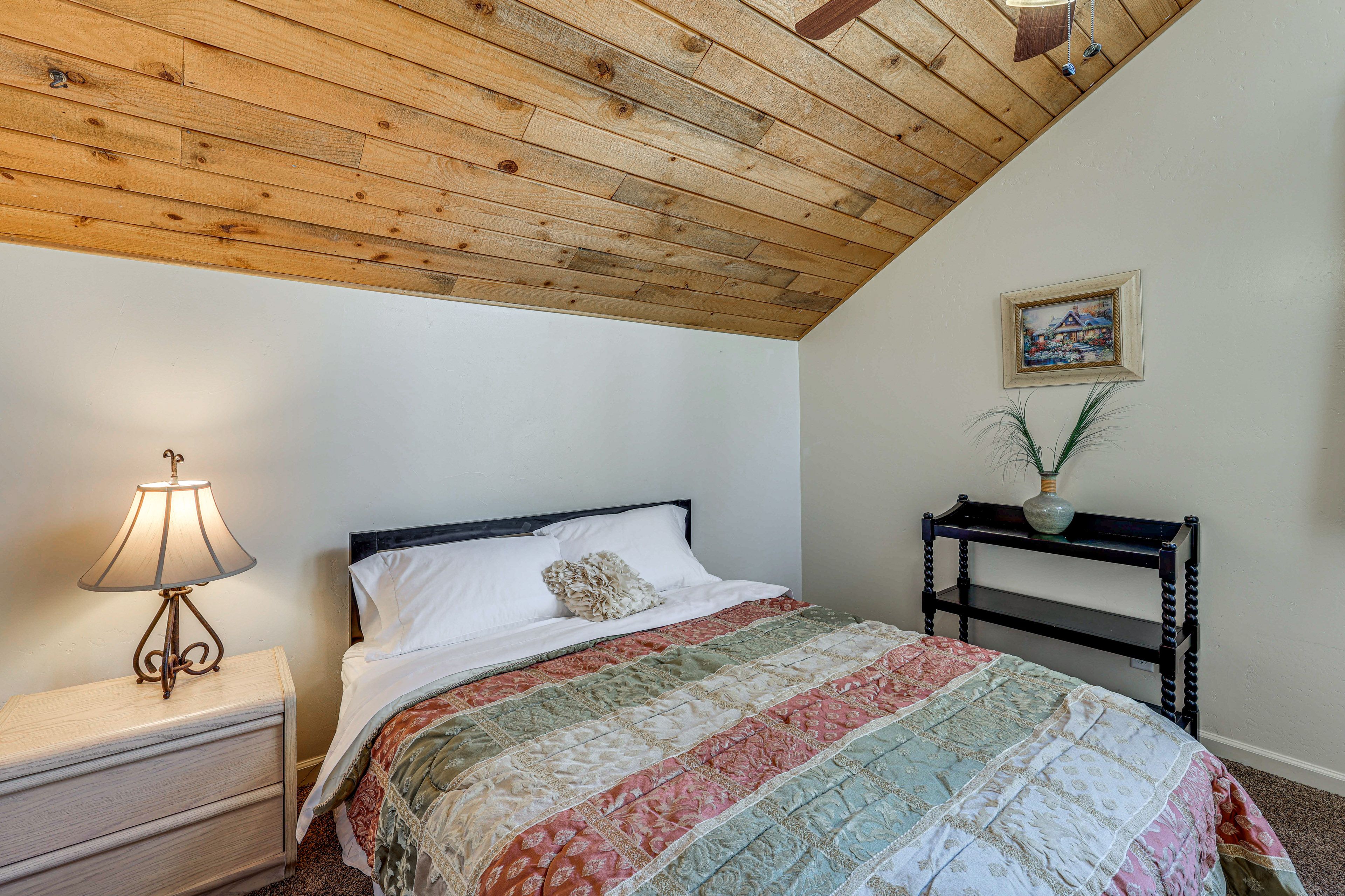 Bedroom 2 | 2nd Floor | Queen Bed